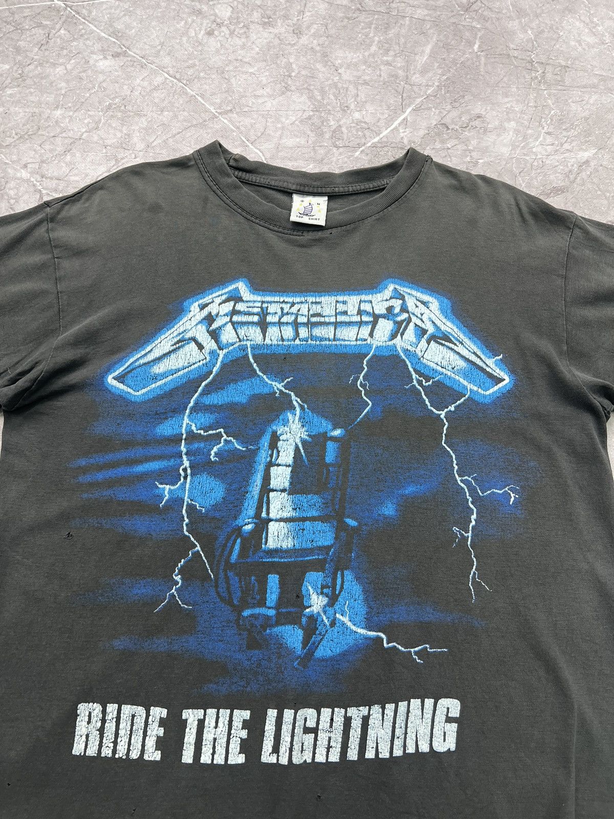 Metallica × Vintage Metallica Ride The Lightning band t-shirts size M sun faded Size US M / EU 48-50 / 2 - 6 Thumbnail