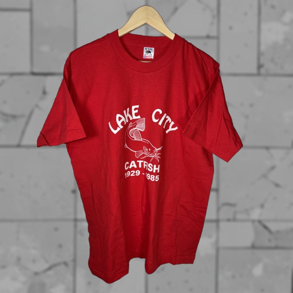 Fruit Of The Loom VINTAGE LAKE CITY CATFISH T-Shirt Mens XL Red Single Stitch USA Fruit of the Loom Shirt Size US XL / EU 56 / 4 - 1 Thumbnail