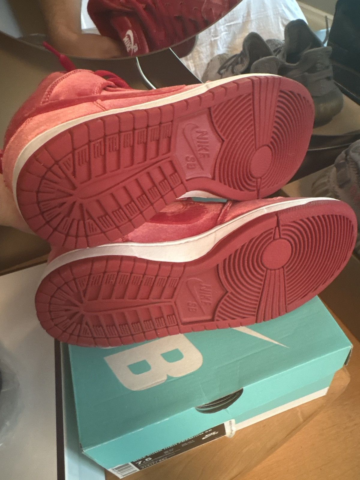 Nike SB Nike SB Dunk High Red velvet Size US 7.5 / EU 40-41 - 10 Thumbnail