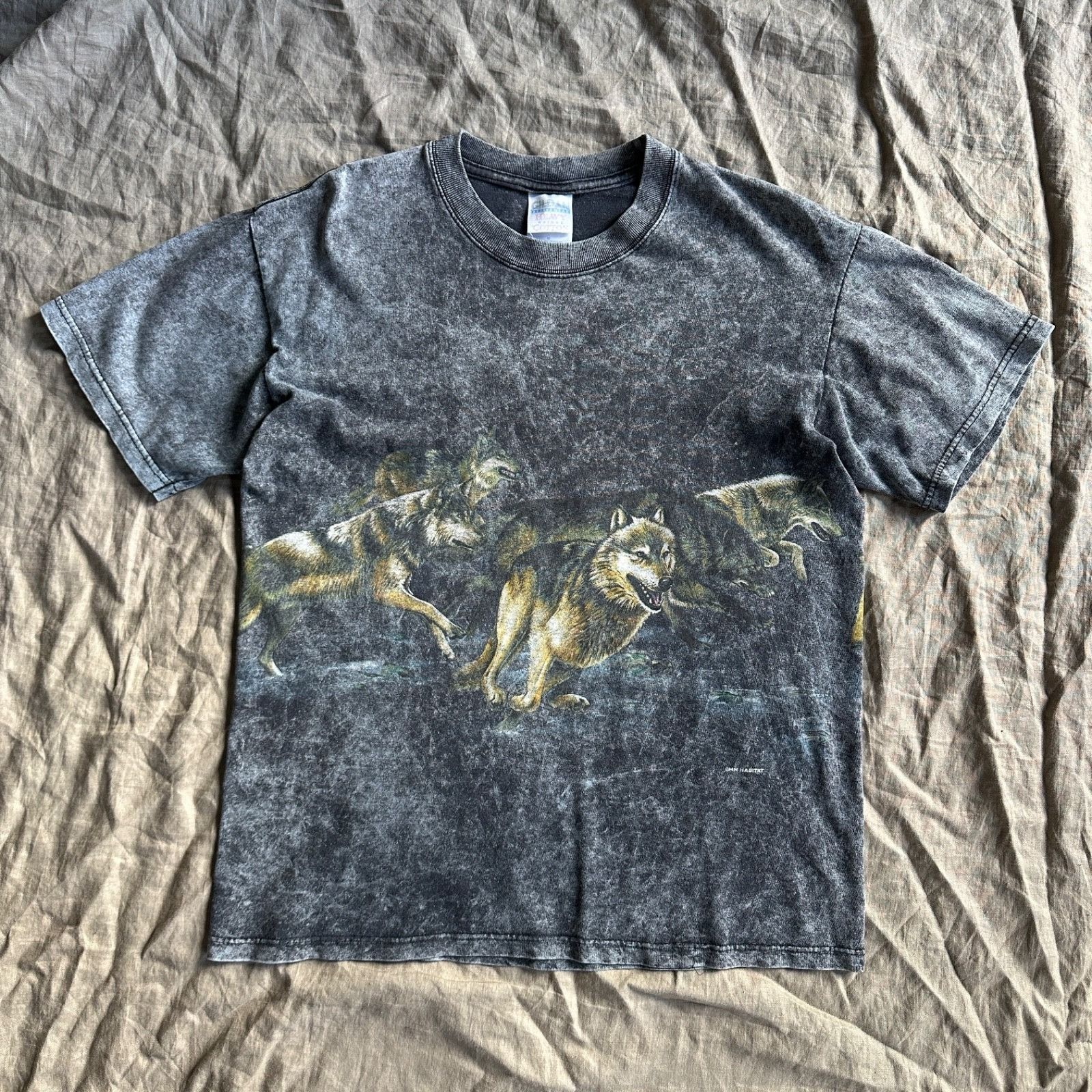 Vintage Vintage Wolves Graphic T-Shirt All Over Print Nature Wildlif Size US M / EU 48-50 / 2 - 1 Thumbnail