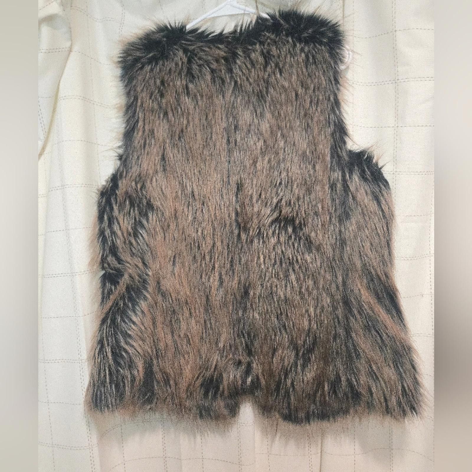 Banana Republic Banana Republic Faux Fur Vest Size M / US 6-8 / IT 42-44 - 2 Thumbnail