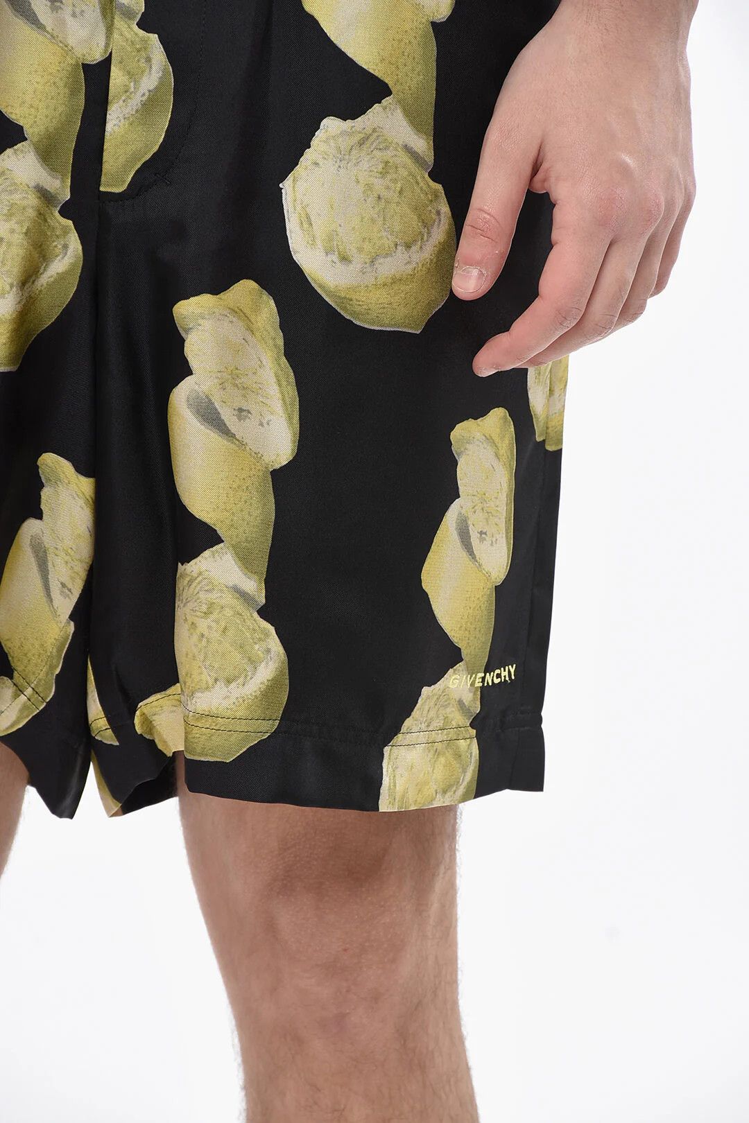 Givenchy og1mm0326 Silk Short in Black Size US 28 / EU 44 - 3 Thumbnail
