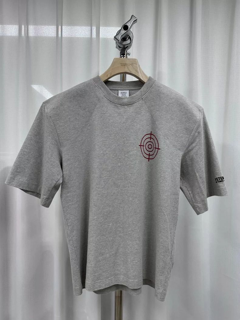 Vetements Vetements 17AW Padded Shoulder Target Short Sleeve T-Shirt Size US S / EU 44-46 / 1 - 1 Thumbnail