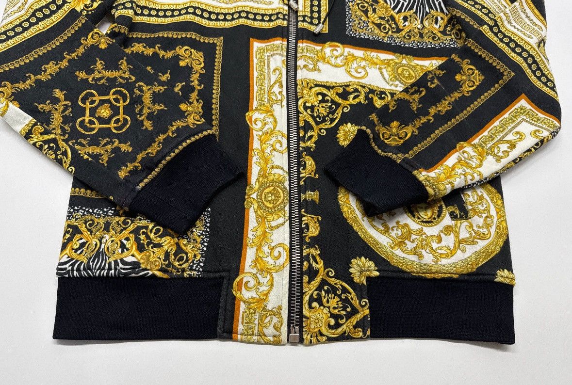 Versace Versace Classic baroque style stitching pattern design Size US M / EU 48-50 / 2 - 8 Thumbnail