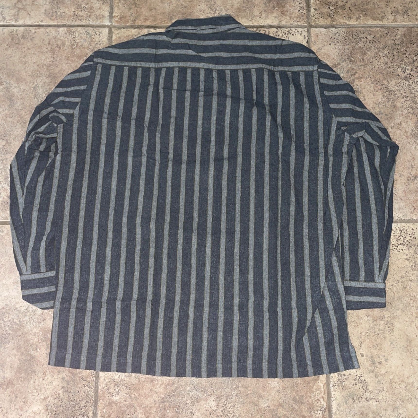 Hugo Boss HUGO BOSS Striped Button-Up Shirt Mens L Long Sleeve Gray, Button-Up, Regular, Men, Pre-owned, Shirt, Hugo Boss, Striped, L Size US L / EU 52-54 / 3 - 4 Thumbnail