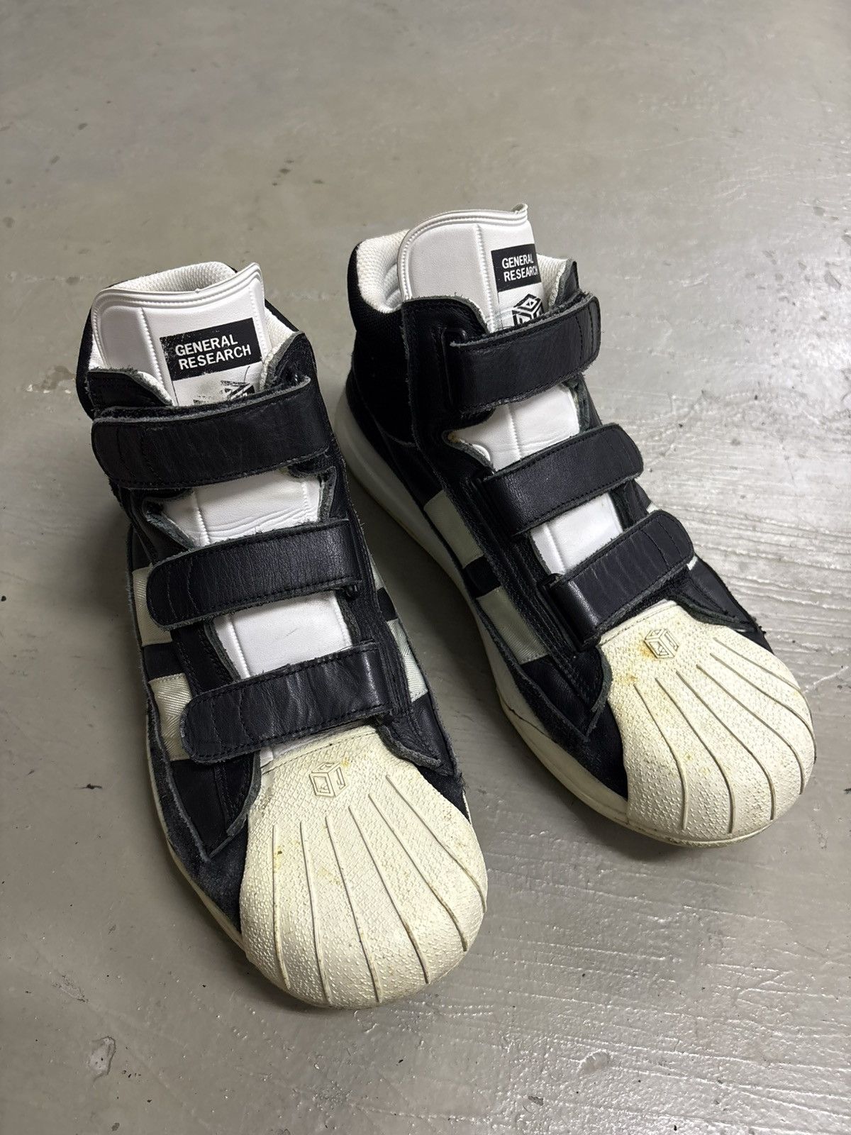 General Research General Research 90s Velcro Shoes Adidas Superstar Style Size US 10 / EU 43 - 1 Thumbnail