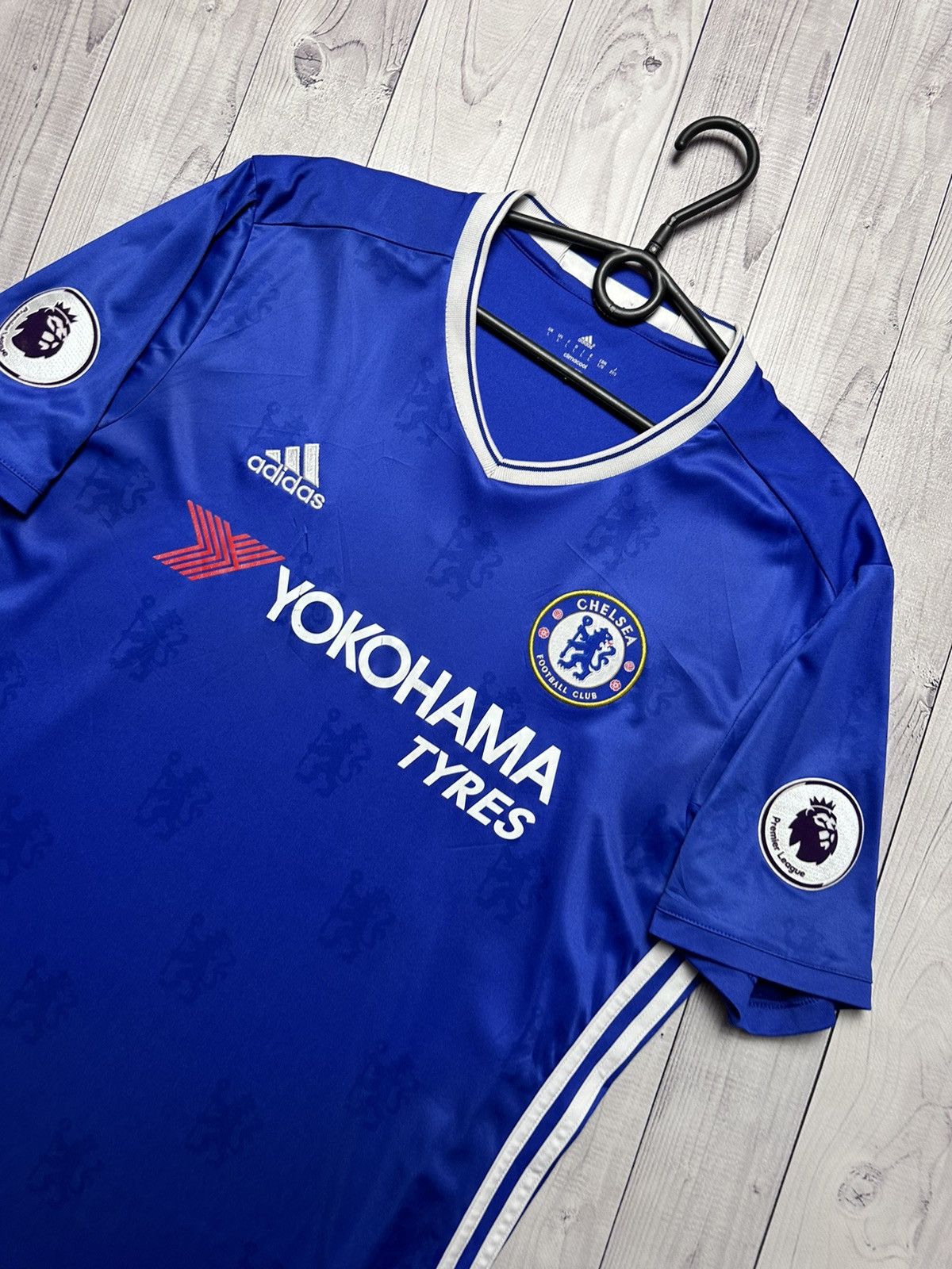 Adidas × Chelsea Soccer Adidas Chelsea soccer jersey size L Size US L / EU 52-54 / 3 - 2 Thumbnail