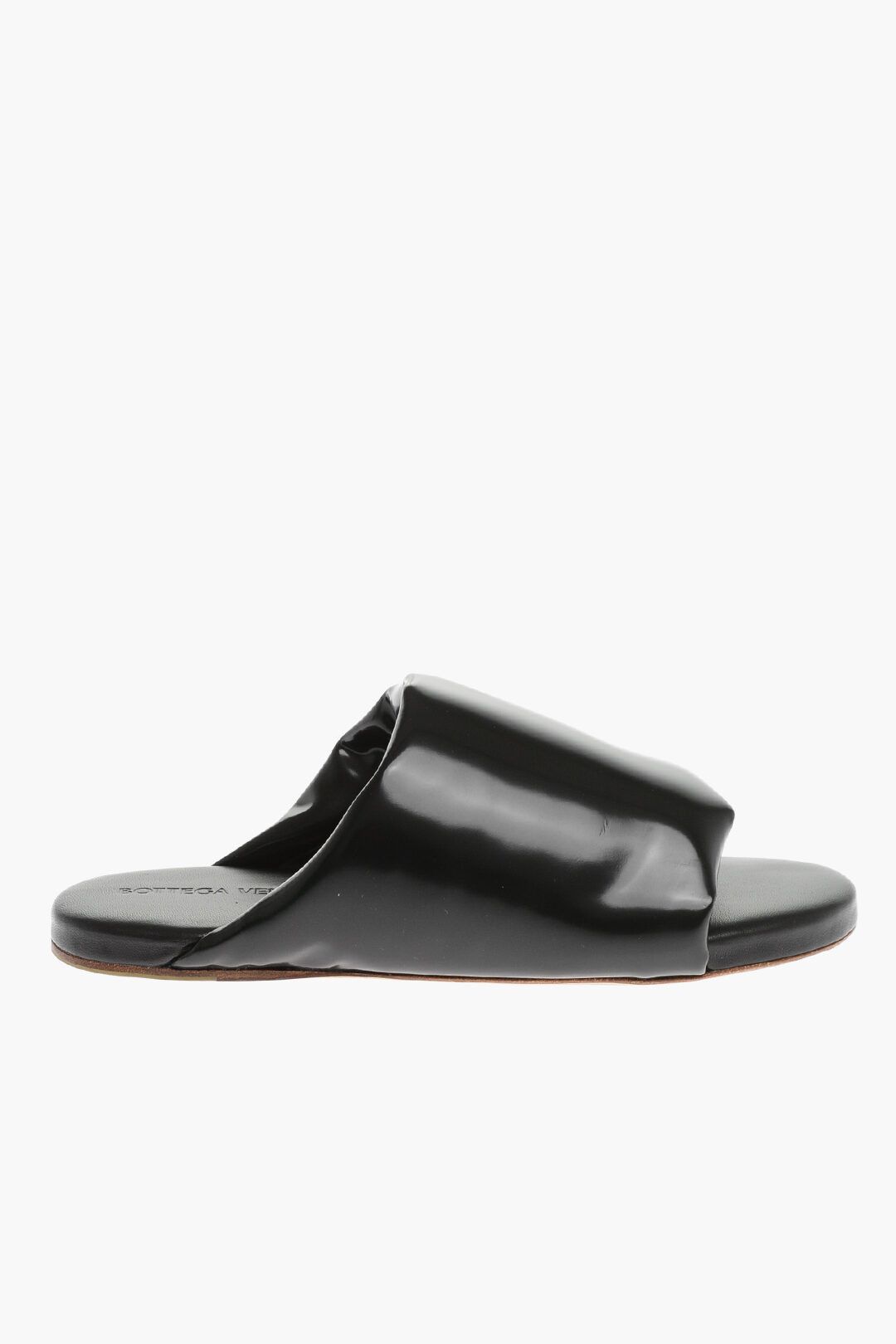og1mm0424 Brushed Leather Slippers in Black