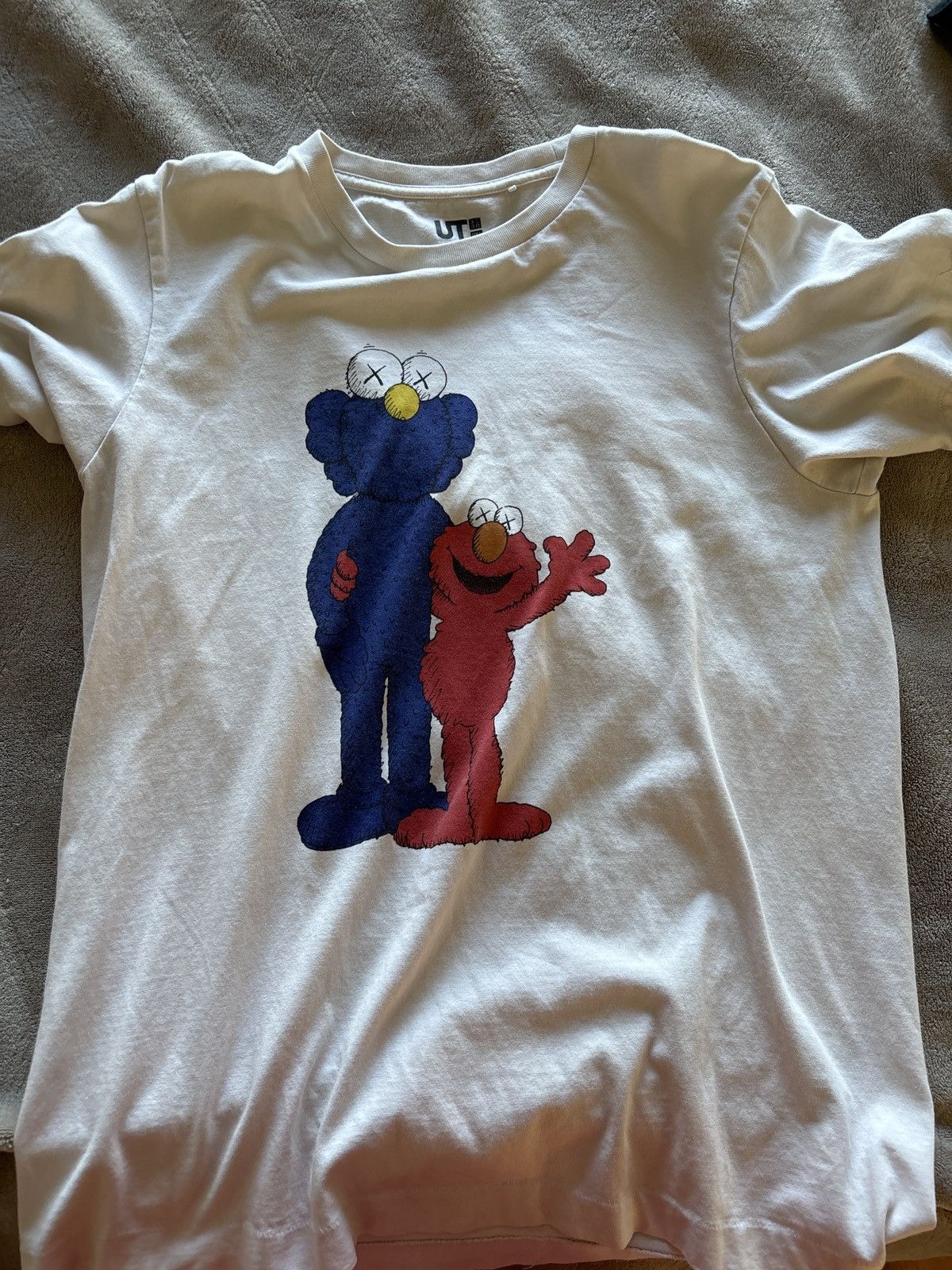 Kaws × Uniqlo Kaws Sesame Street collab Size US S / EU 44-46 / 1 - 1 Thumbnail