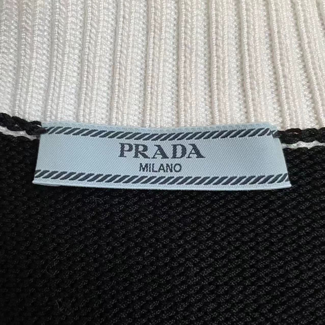 Prada PRADA color blocked V-neck short-sleeve knit black 36 Size XS / US 0-2 / IT 36-38 - 5 Thumbnail