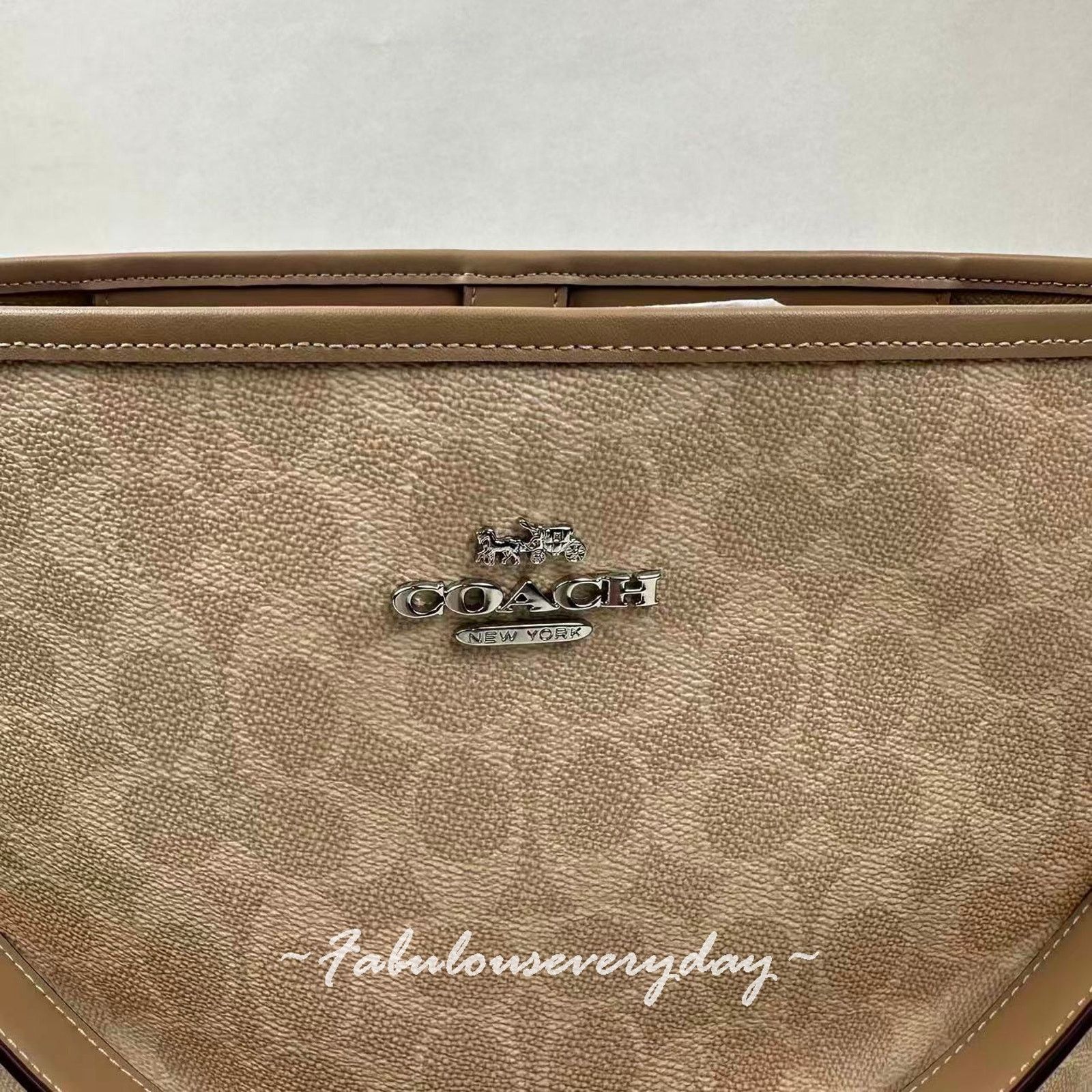 Coach Coach City Large Bucket Bag Crossbody Sig Canvas Sand/Taupe Size ONE SIZE - 5 Thumbnail