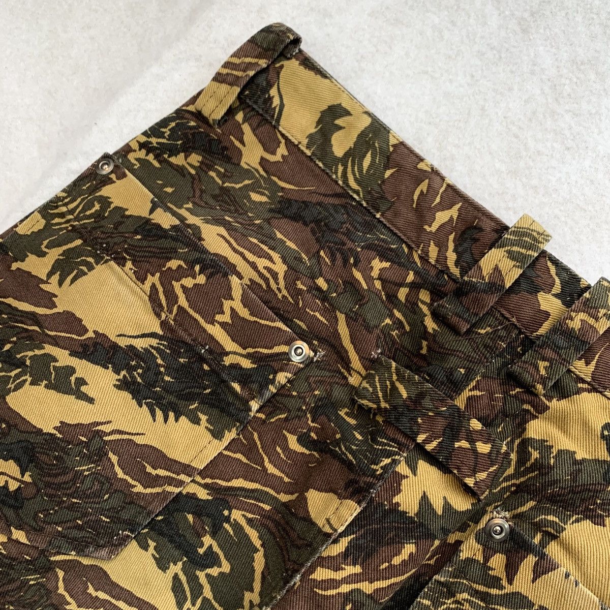 20471120 20471120 "Dragon & Tiger" Camo Carpenter Pants Size US 30 / EU 46 - 9 Thumbnail