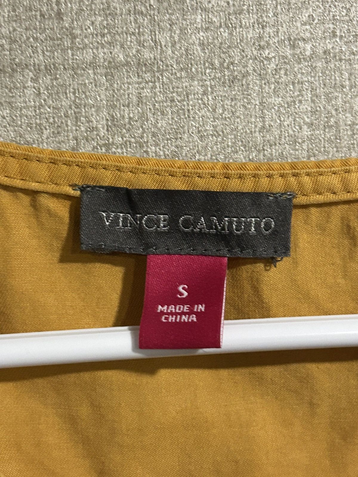 Vince Camuto Vince Camuto mustard, yellow top size s Size S / US 4 / IT 40 - 3 Thumbnail