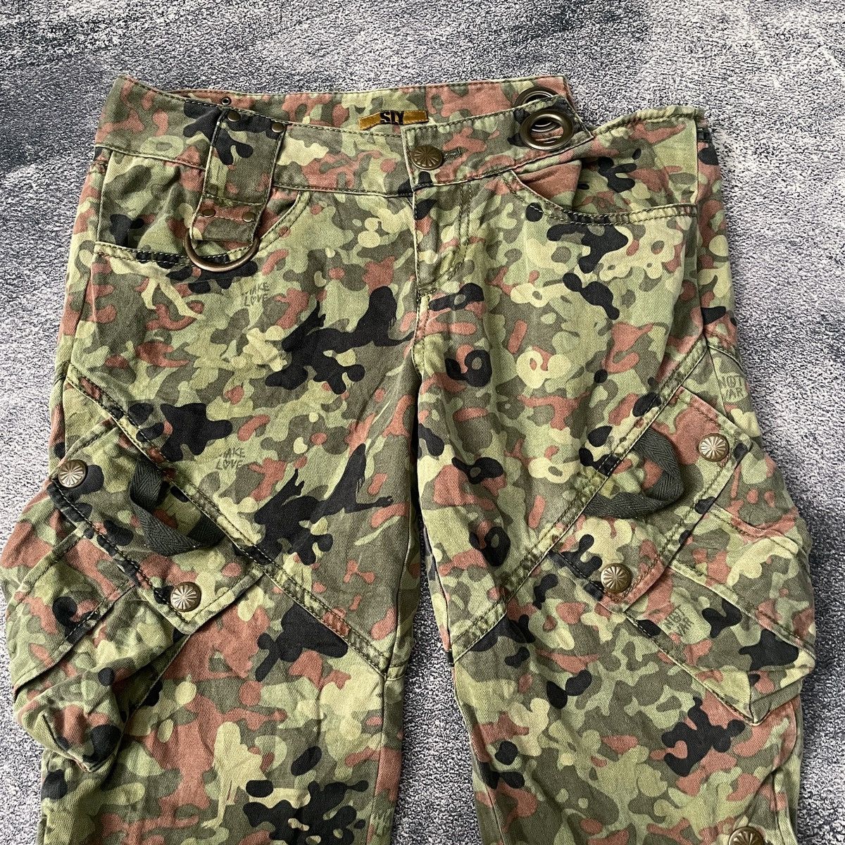 If Six Was Nine SLY camo japanese style y2k punk multi pocket short pants Size US 31 - 3 Thumbnail