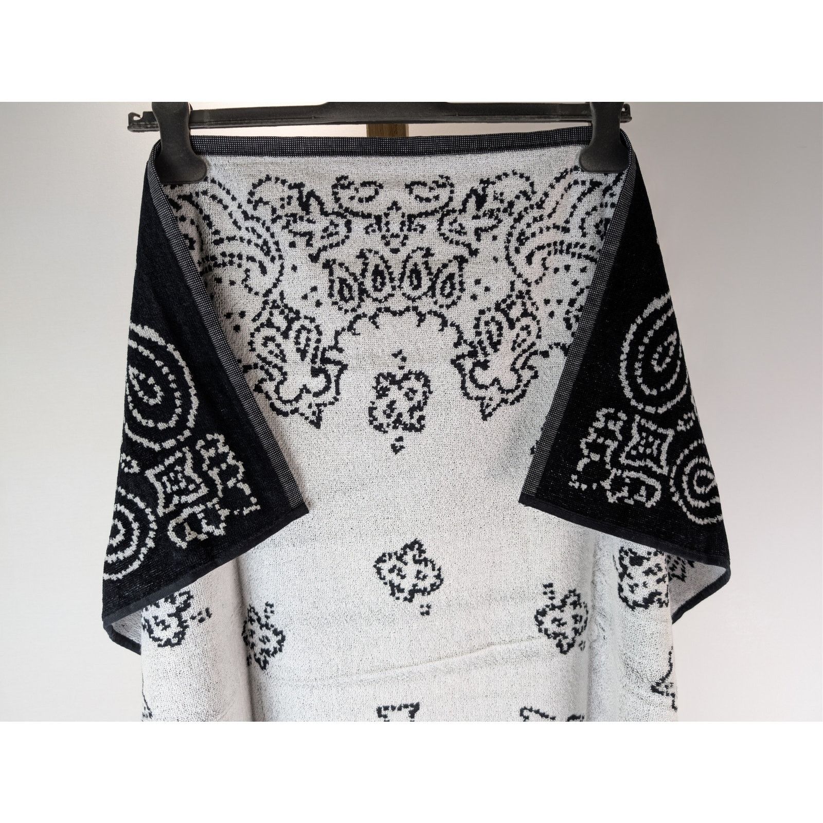 Amiri o1rshd1 Size: OS / Q:3 / bandana cotton towel in Black/White Size ONE SIZE - 13 Thumbnail