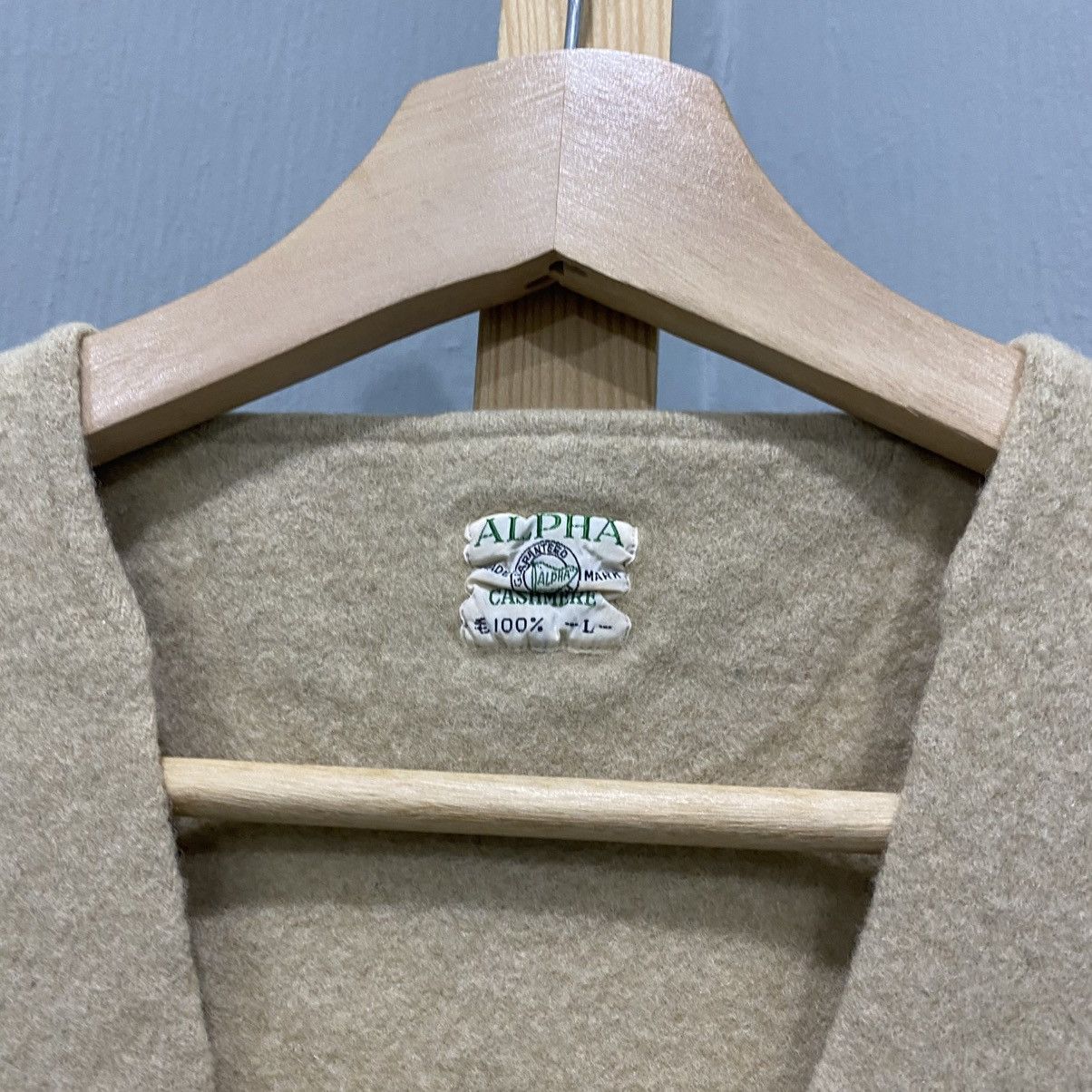 Alpha Studio Alpha Vintage 100% Cashmere Deep V-Neck Knit Sweater Vest L Size US L / EU 52-54 / 3 - 5 Thumbnail