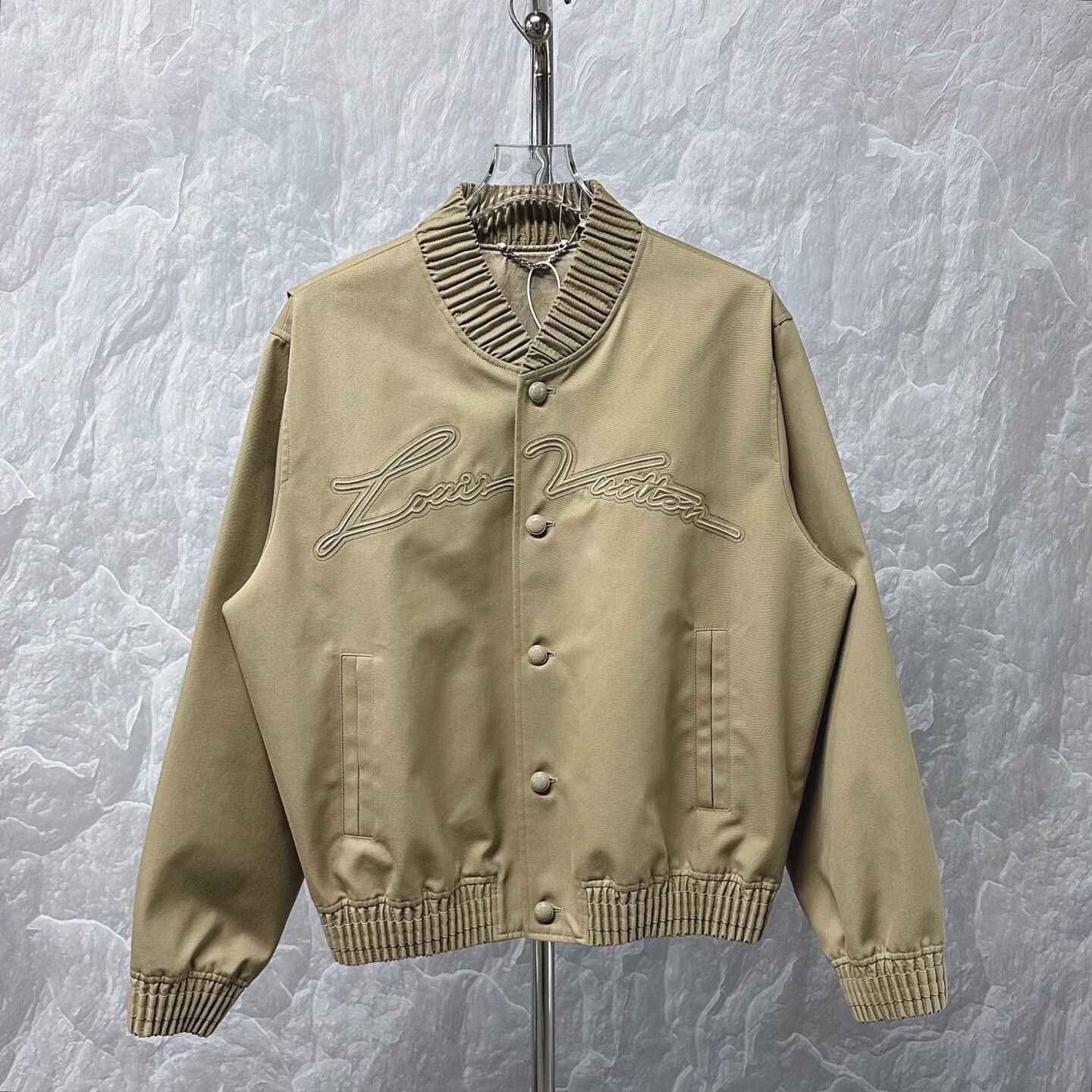 Louis Vuitton louis vuitton embroidered baseball jacket fw24 Size US L / EU 52-54 / 3 - 1 Thumbnail
