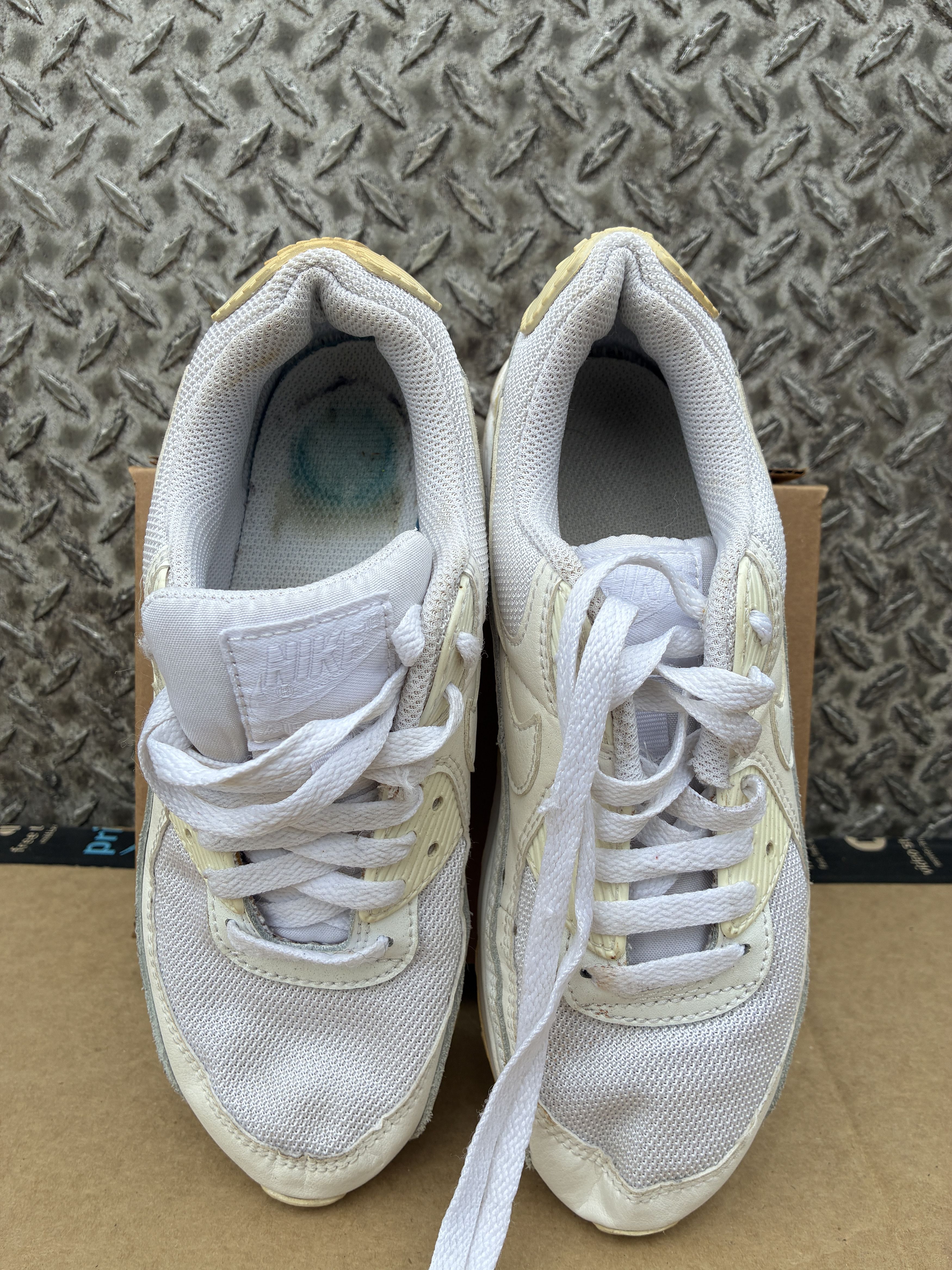 Nike Nike Womens Air Max 90 'Triple White' (CQ2560-100), Size: 9 Size US 9 / IT 39 - 4 Thumbnail