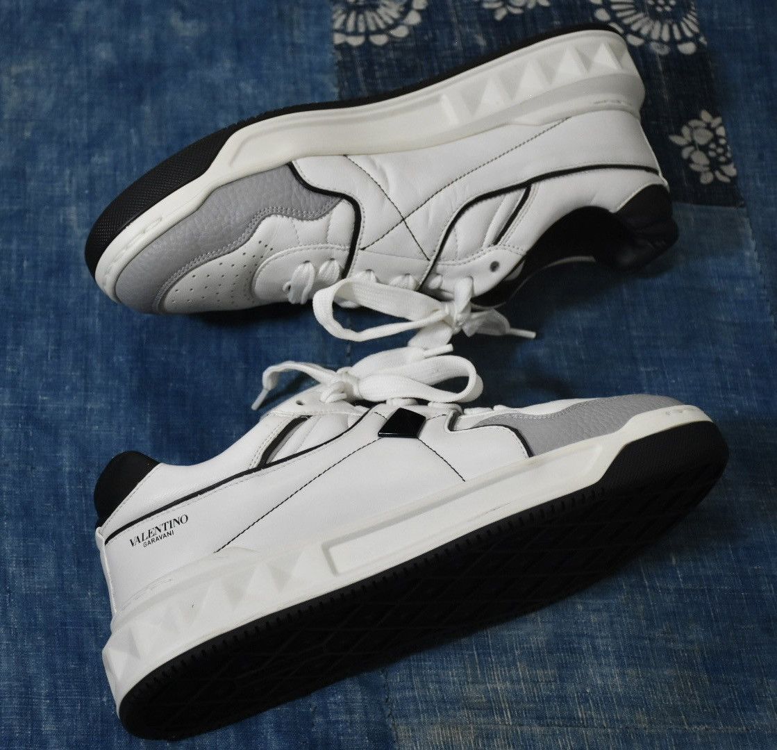 Valentino Valentino One Stud Garavani Sneaker Size US 7 / EU 40 - 9 Thumbnail