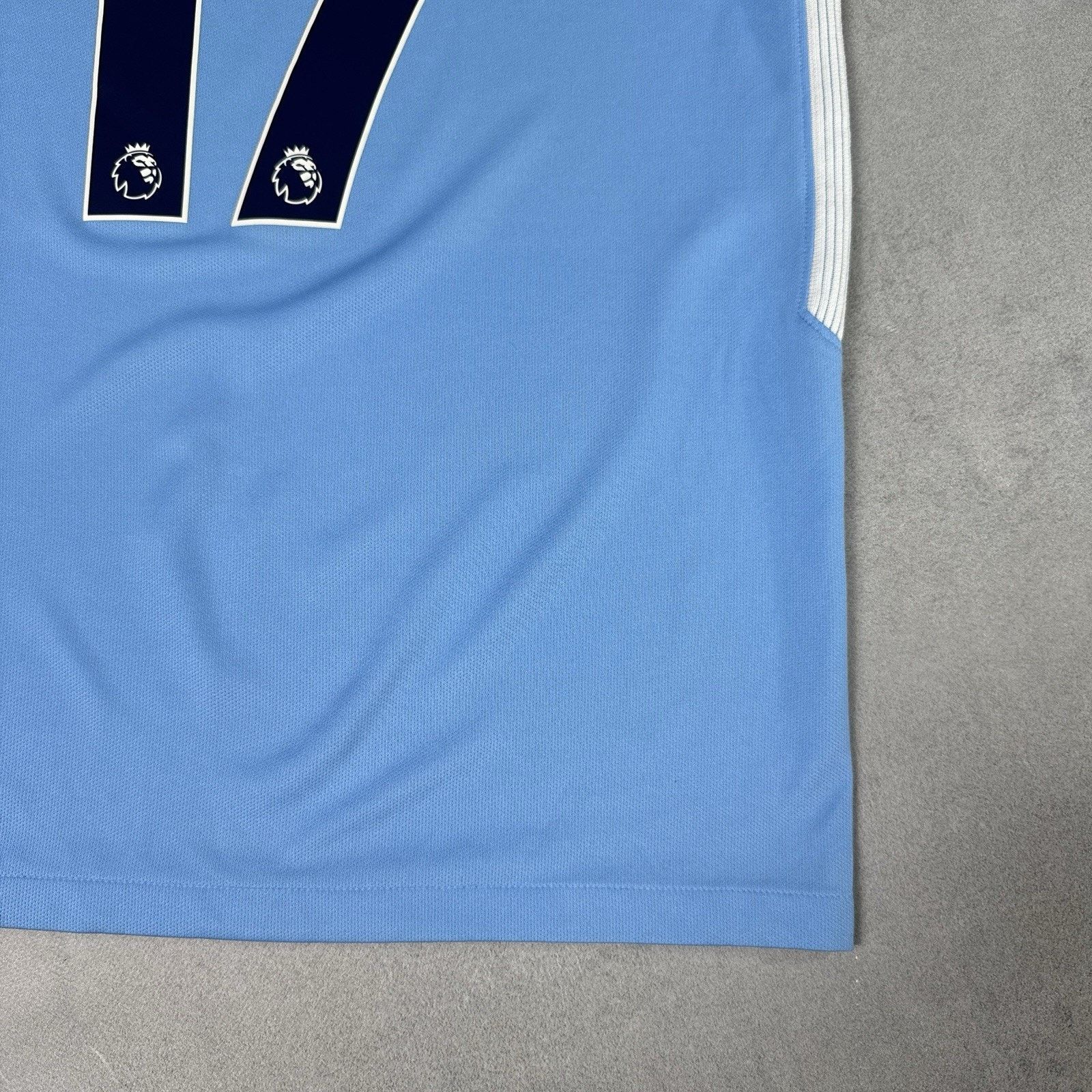 Nike Manchester City Nike 2017 2018 #17 De Bruyne Soccer Jersey Size US S / EU 44-46 / 1 - 20 Thumbnail