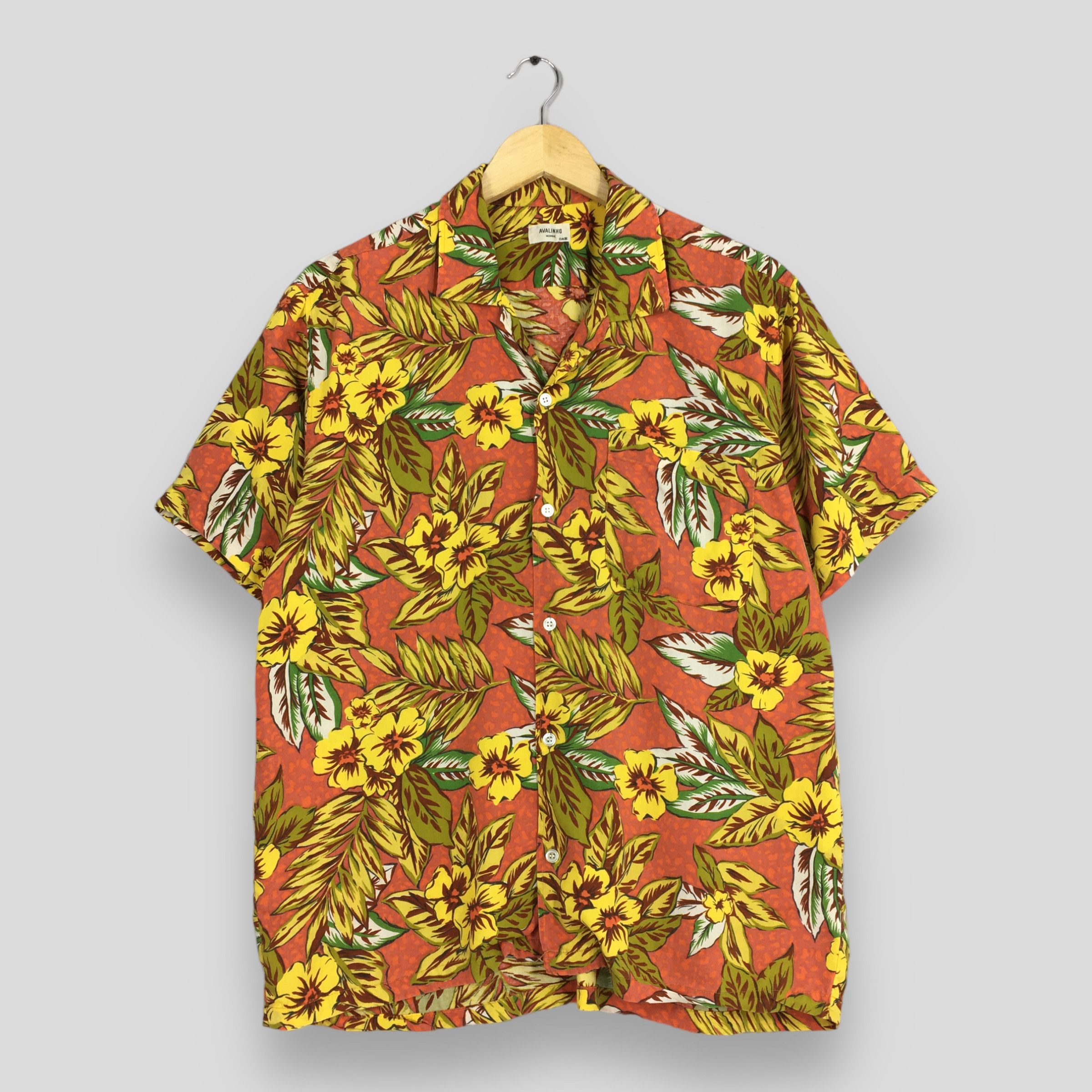 Vintage Vintage Avalinho Homme Hibiscus Flower Rayon Shirt Medium Size US M / EU 48-50 / 2 - 1 Thumbnail
