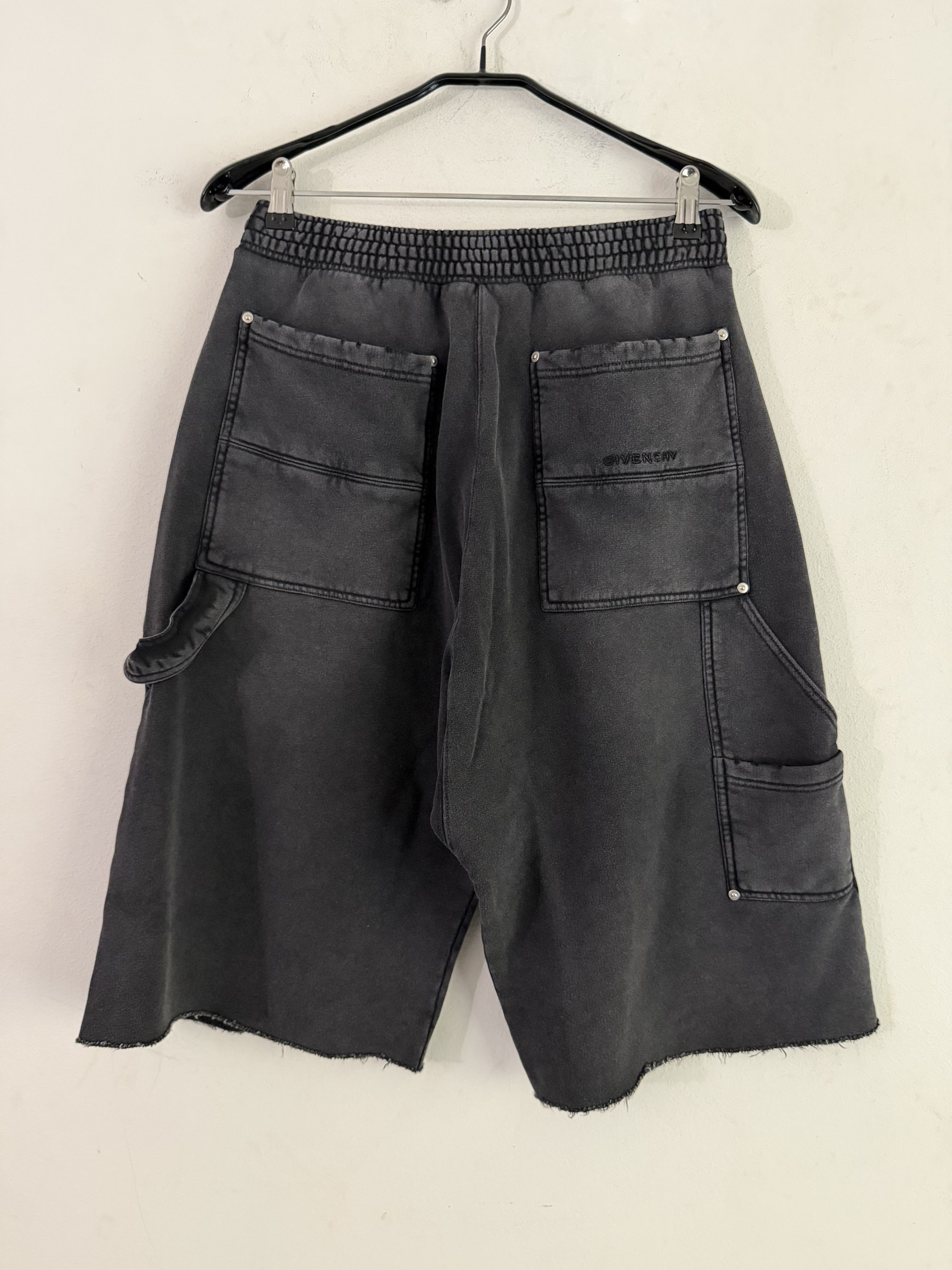 Givenchy Oversized Faded Black Carpenter Shorts Size US 30 / EU 46 - 2 Thumbnail