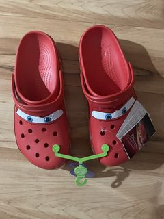 Lightning mcqueen crocs discount adults size 10