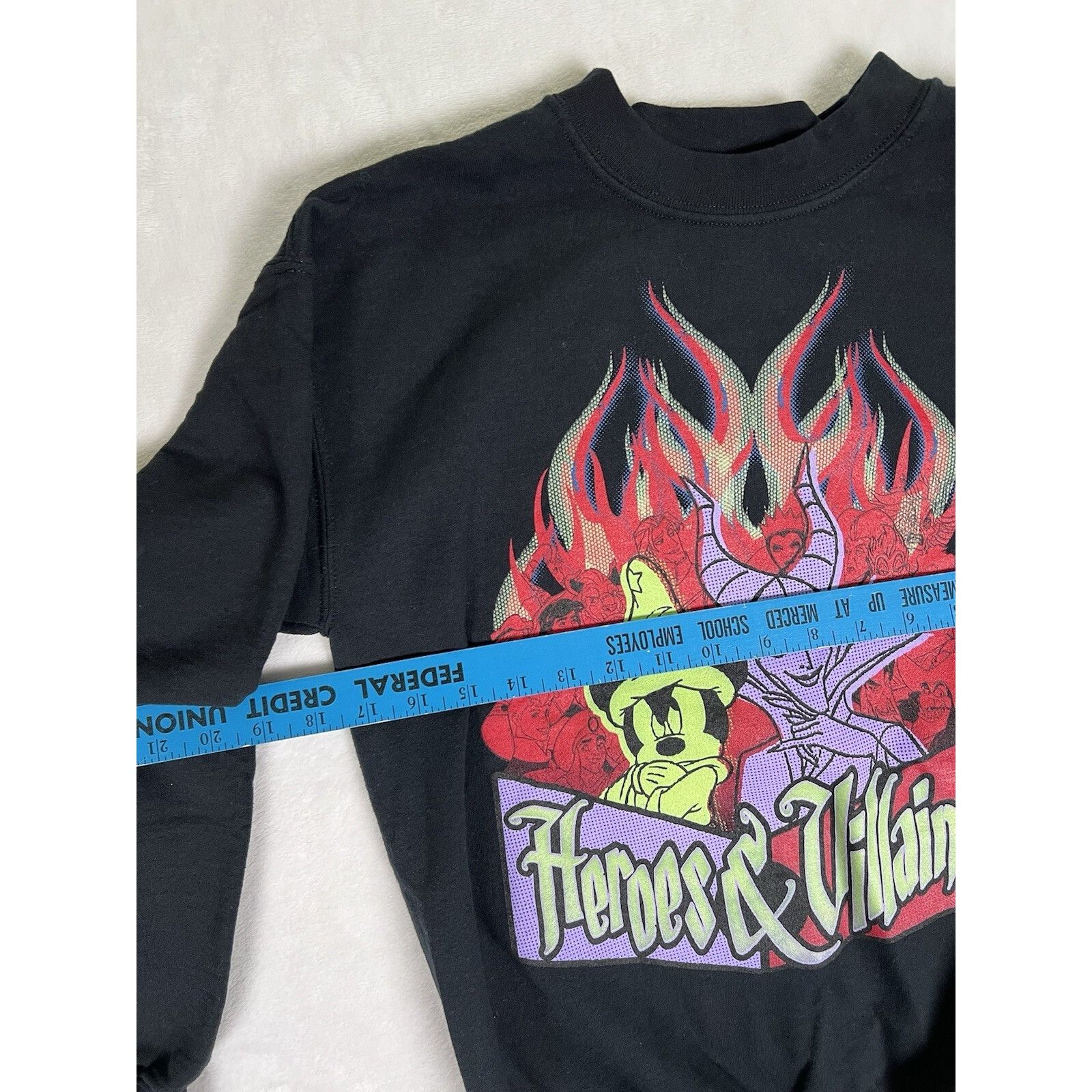 Disney Vintage Disney Parks Heroes & Villains Sweatshirt Size XS Size XS / US 0-2 / IT 36-38 - 2 Thumbnail