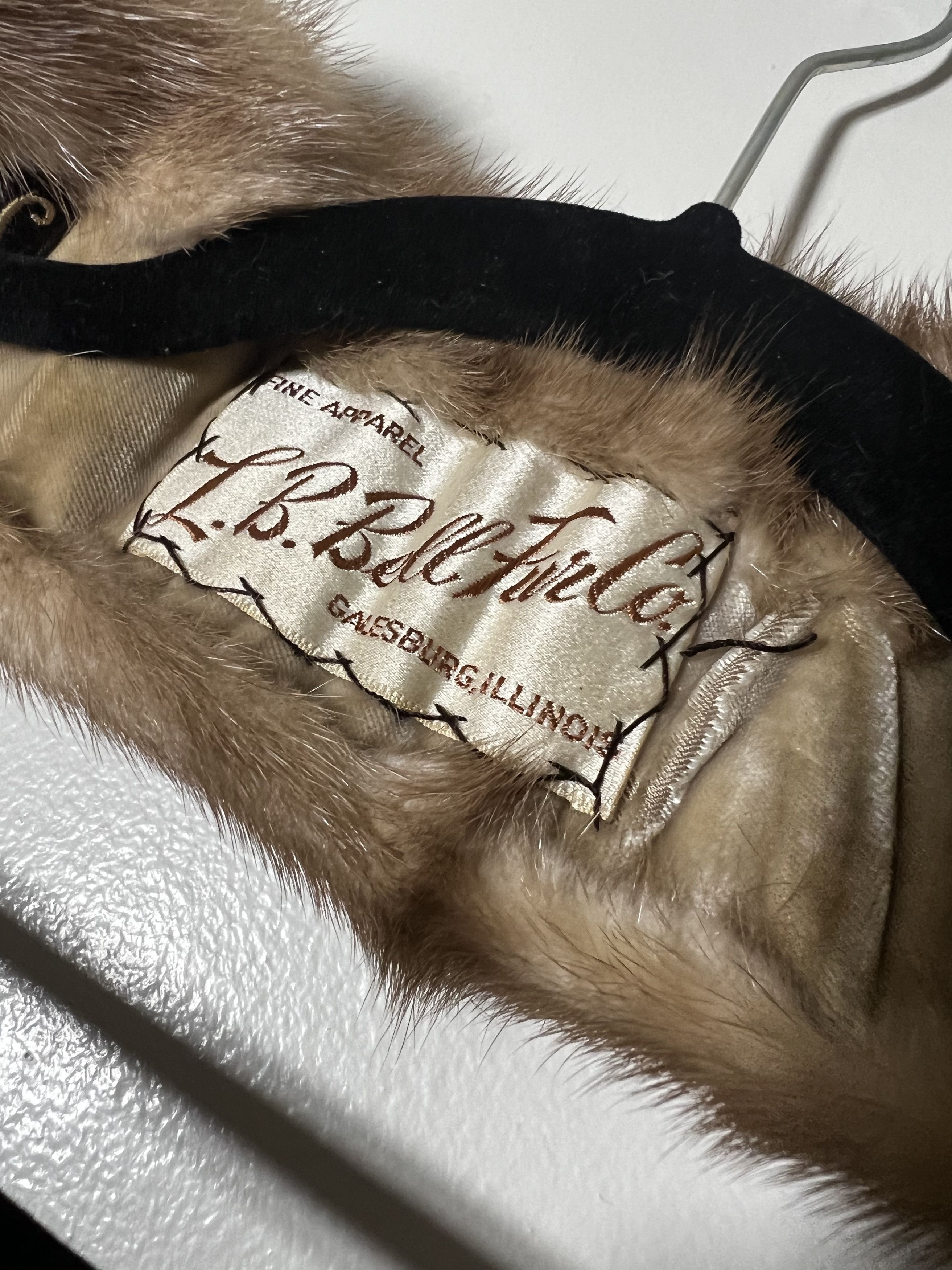 Other × Vintage Vintage Fine Apparel L.B. Bell Fur Co. Galesburg, IL Stole Size ONE SIZE - 8 Thumbnail