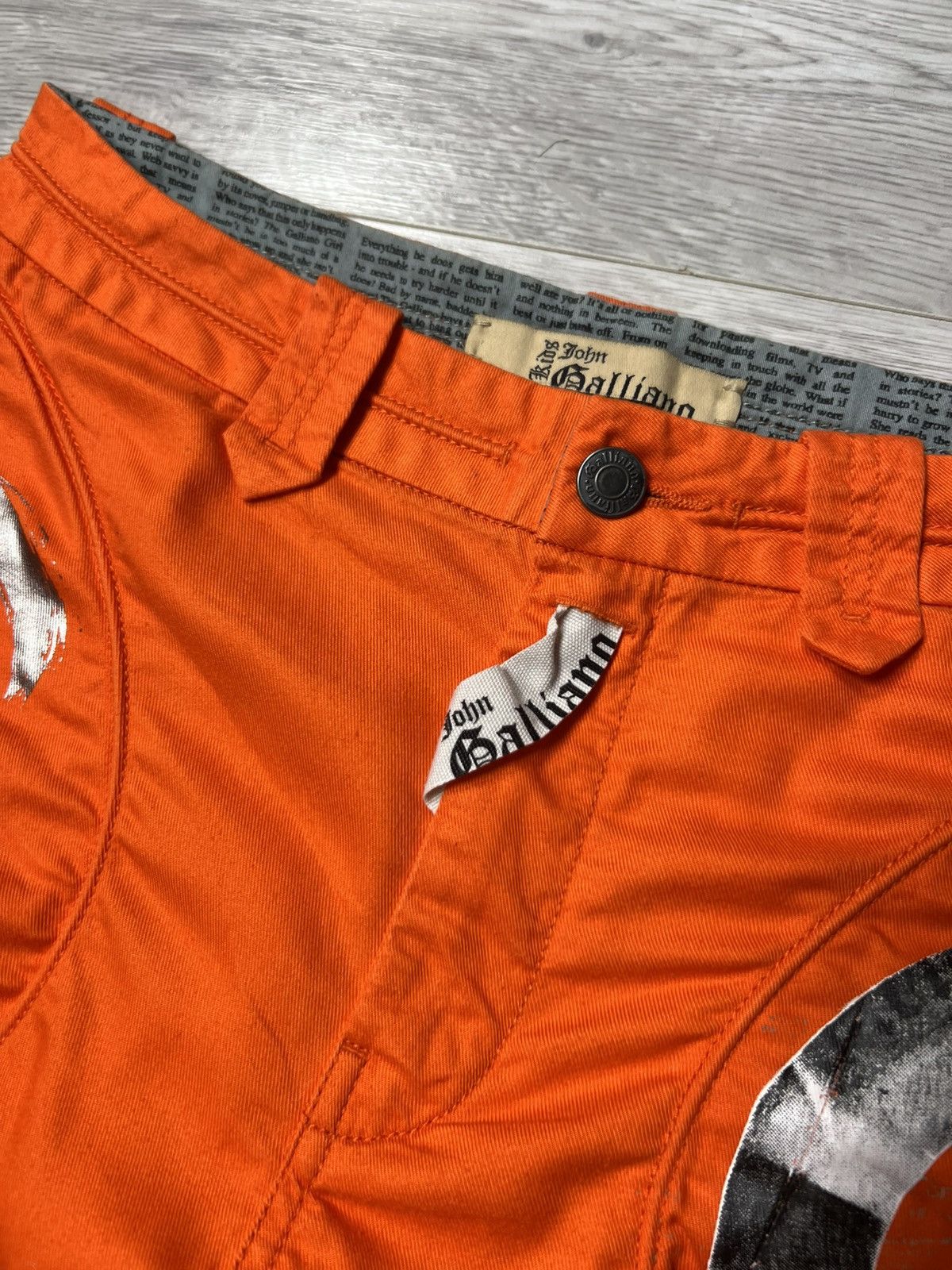 John Galliano John Galliano All Over Printed Orange Shorts Size Men’s XS Size US 28 / EU 44 - 4 Thumbnail