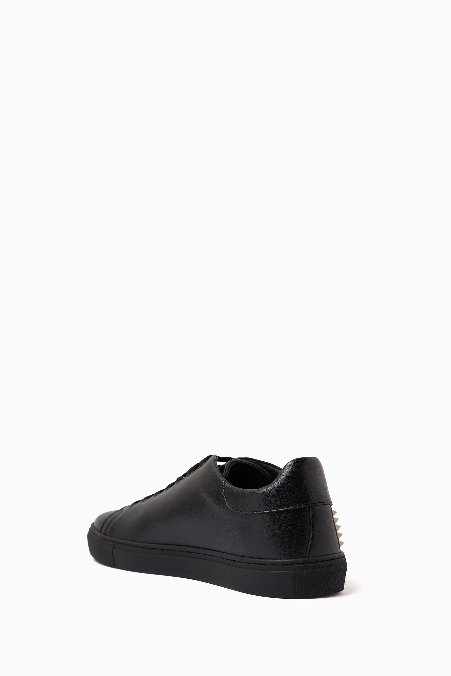 o1y0225 Logo Low-Top Sneakers in Black