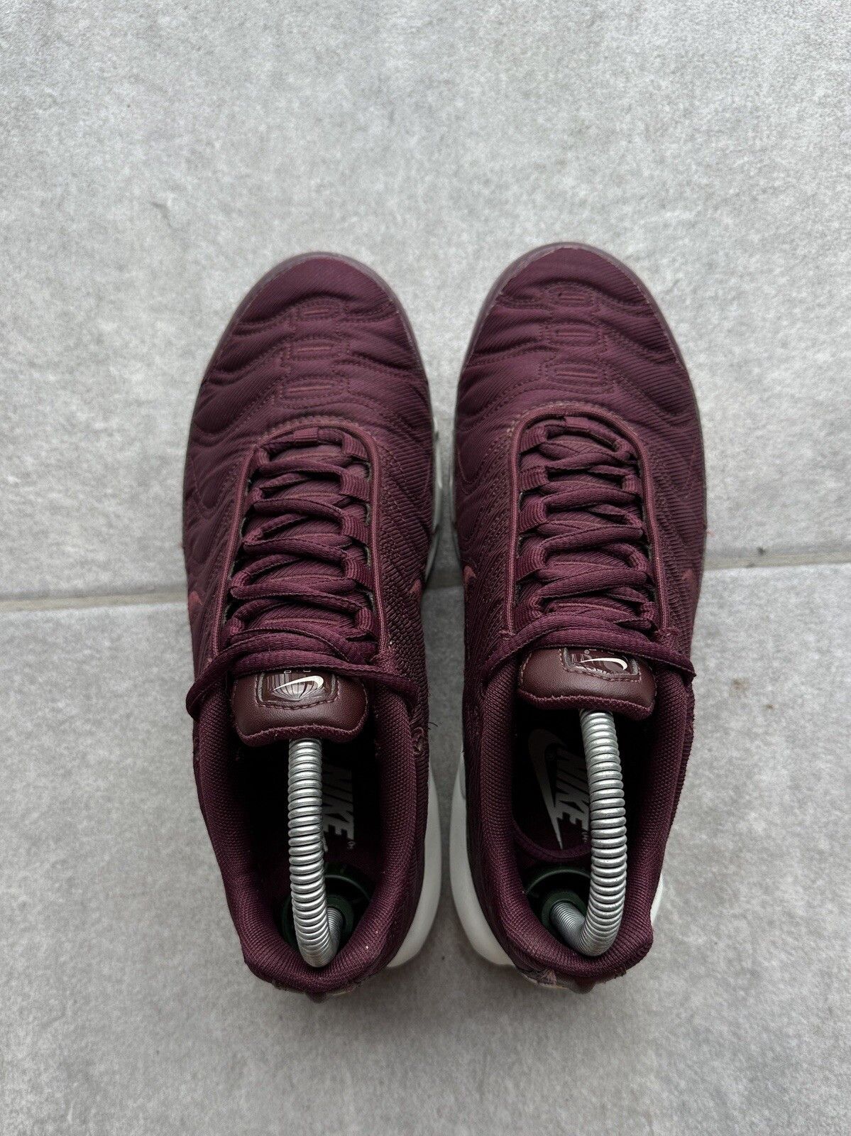 Nike Womens AIR MAX PLUS SE Metallic Mahogany Trainers Size US 7.5 / IT 37.5 - 6 Thumbnail