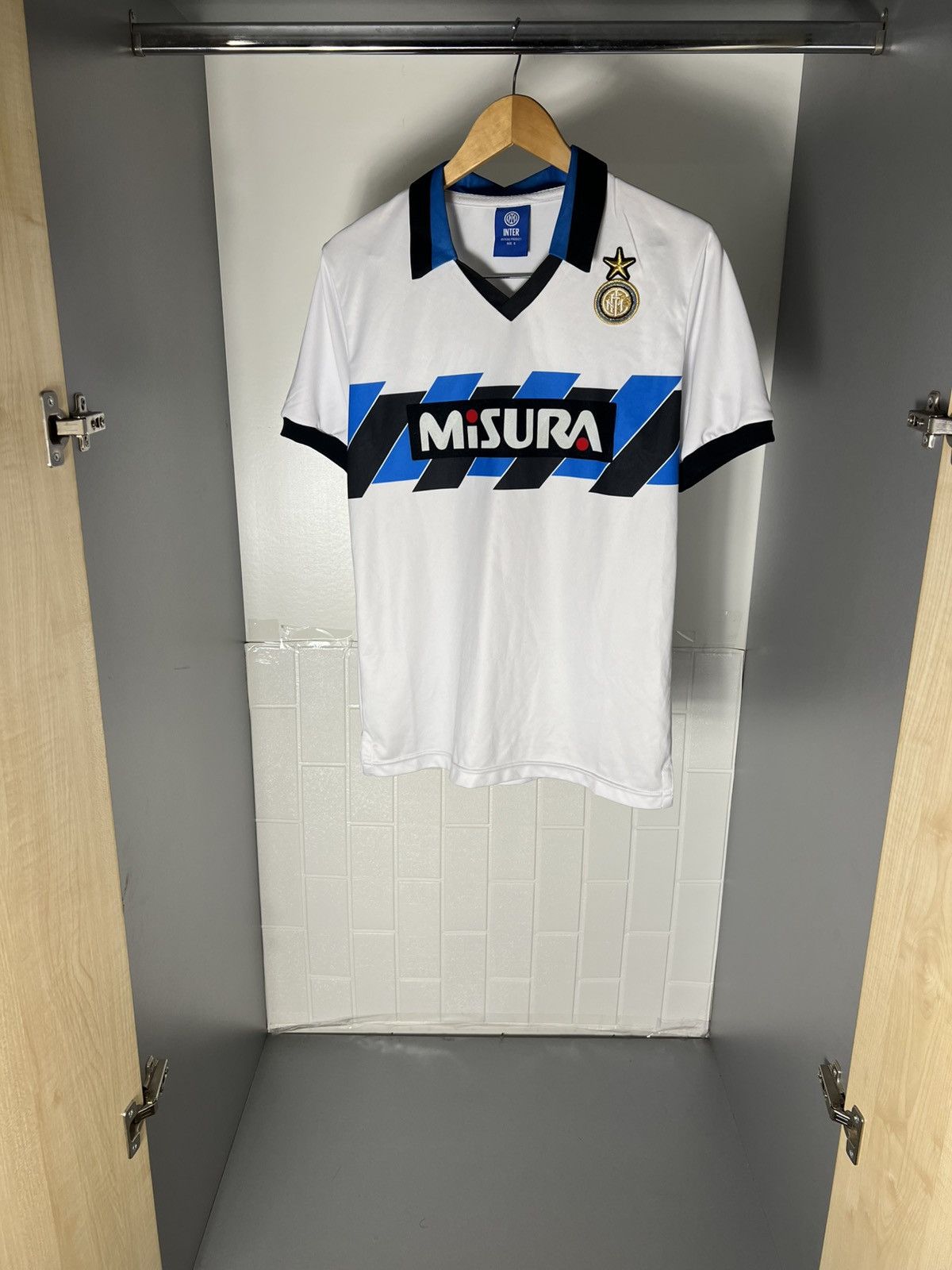 Vintage VERY RARE INTER MILAN ITALY SOCCER JERSEY RETRO BLOKE 90s Size US S / EU 44-46 / 1 - 8 Thumbnail