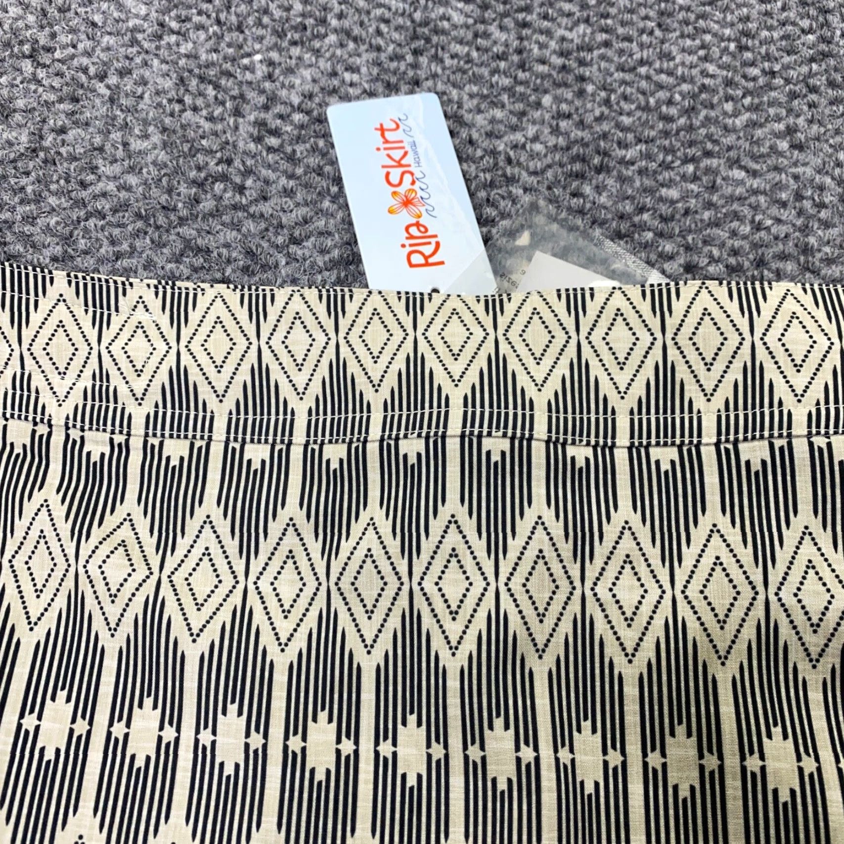 Vintage VINTAGE RipSkirt Hawaii Womens Wrap Skirt Medium Westend Black & Tan Geometric Pattern Geometric Size 32" / US 10 / IT 46 - 2 Thumbnail