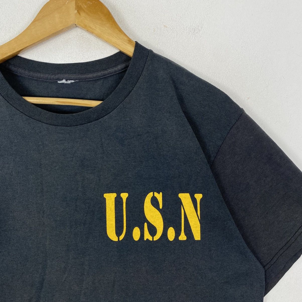 Vintage Vintage US Navy USN Graphic Tee Single Stitch M Size US M / EU 48-50 / 2 - 4 Thumbnail