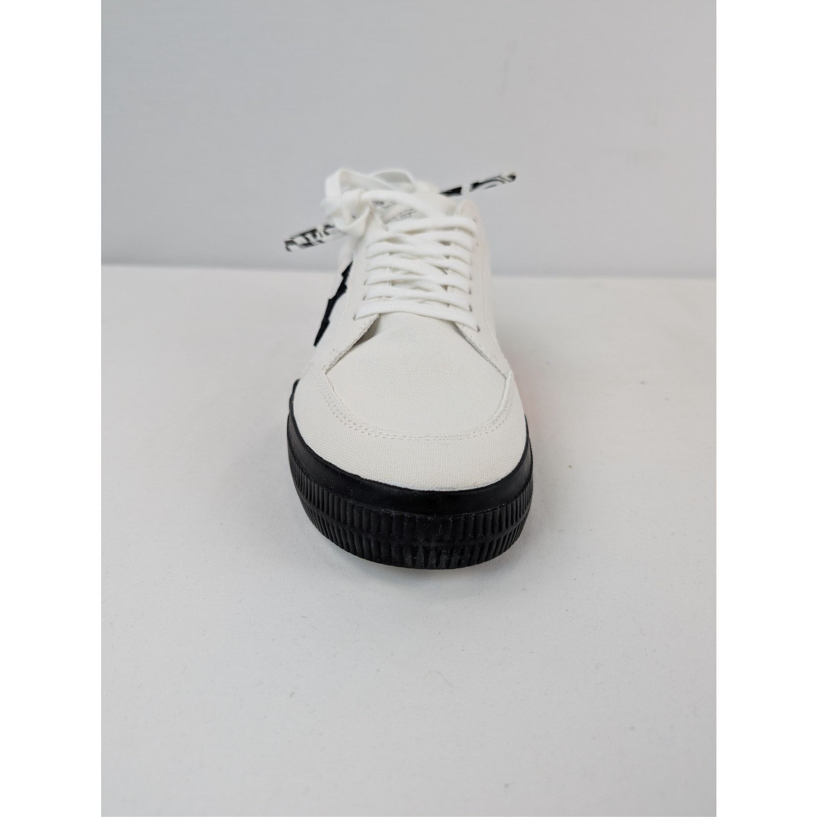 Off-White o1rshd1 Low Vulcanized Canvas Sneakers in White / Black Size US 12 / EU 45 - 13 Thumbnail