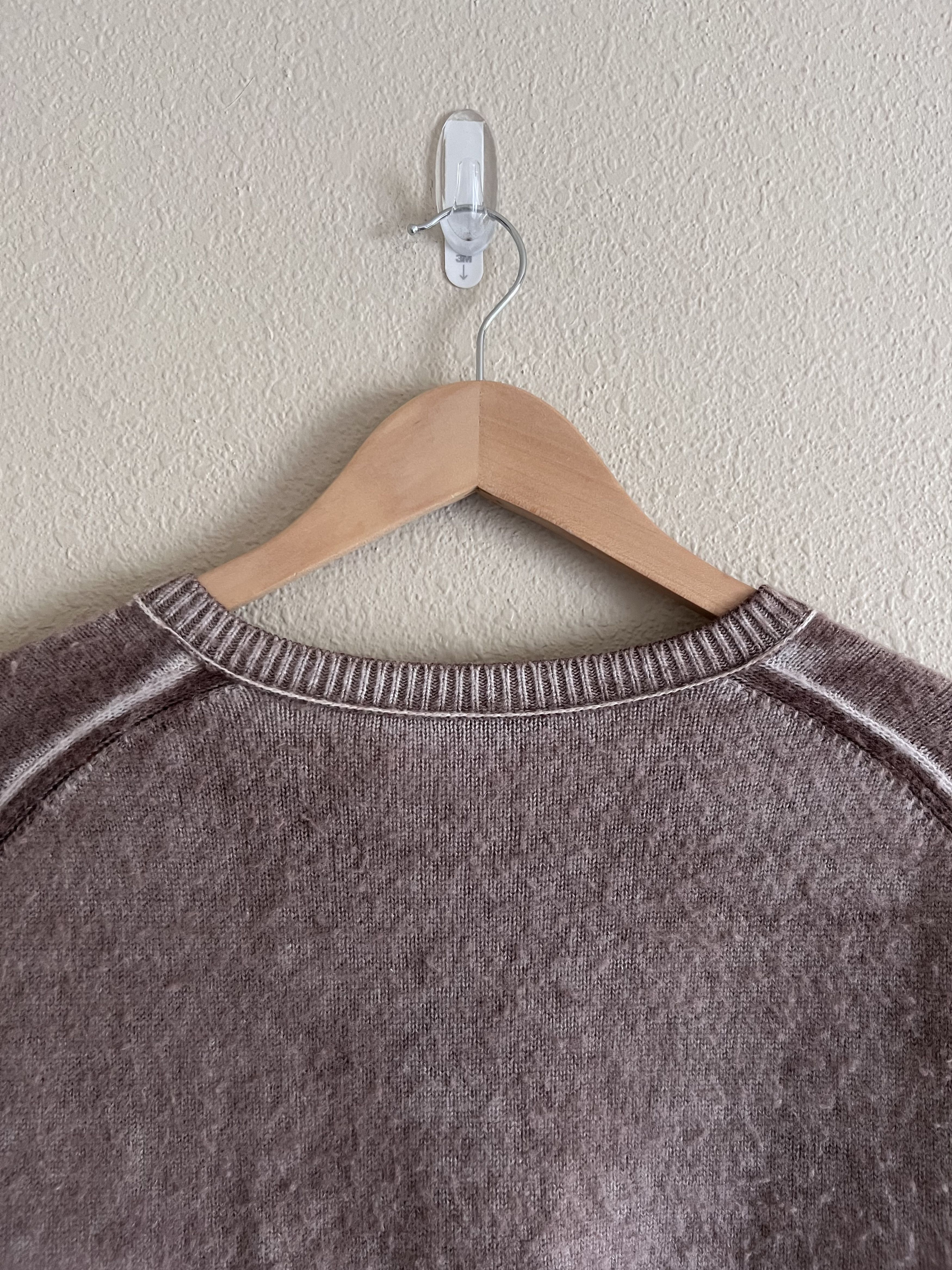 Acne Studios Acne Studios Cashmere V-Neck Knit Sweater in Antique Brown Size US S / EU 44-46 / 1 - 8 Thumbnail