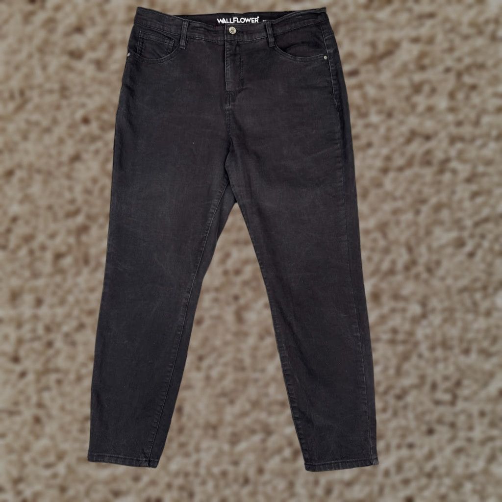 Vintage Wallflower Jeans Wallflower Jeans Black Denim 11 Juniors High Rise Stretch 5-Pocket Design Cotton Blend Womens Jeans Hip-Length Tapered Size 32" / US 10 / IT 46 - 1 Thumbnail