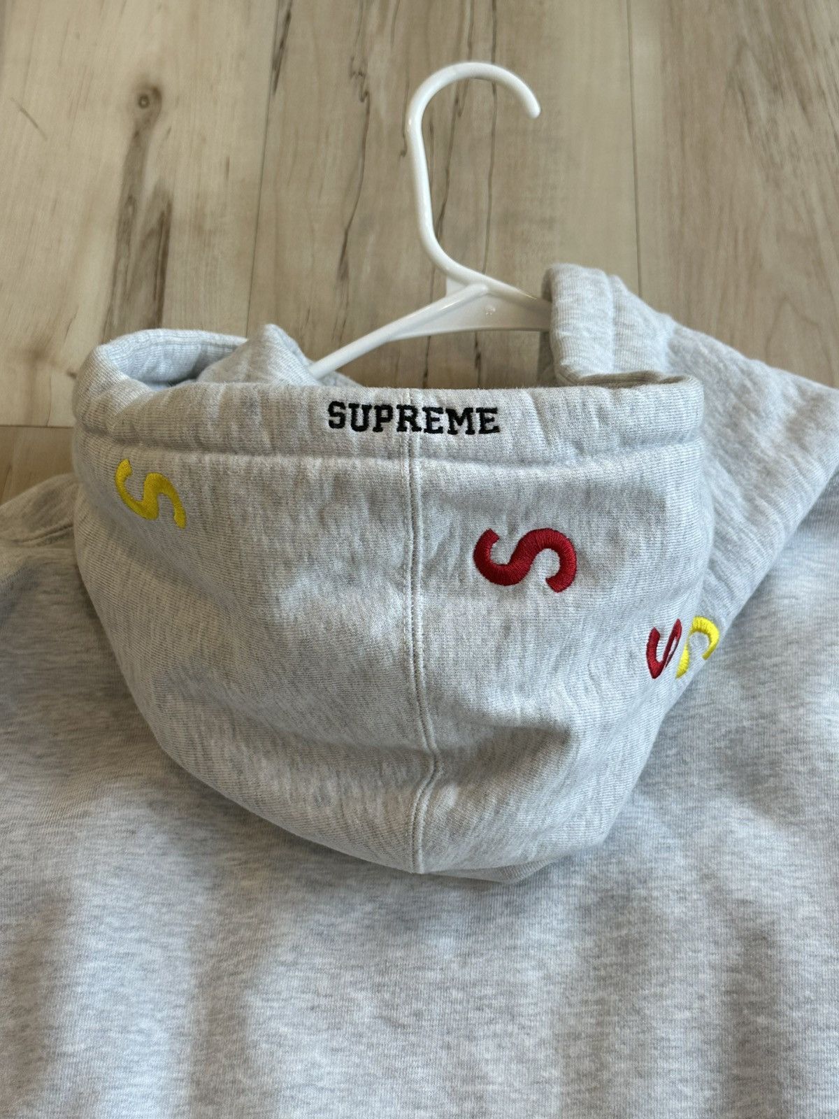 Supreme Supreme Embroidered S Hooded Sweatshirt Ash Grey Size Large Size US L / EU 52-54 / 3 - 7 Thumbnail