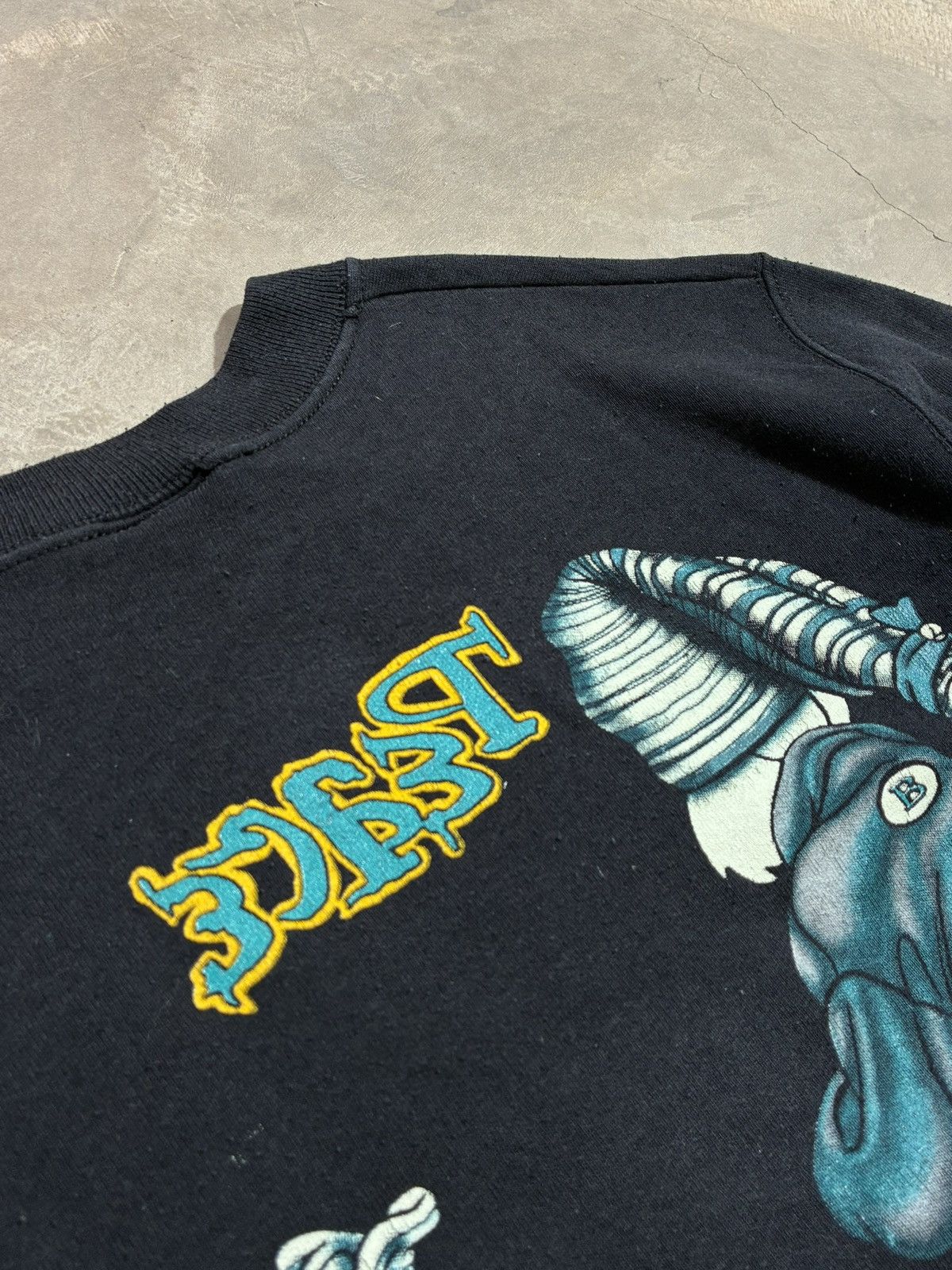 Warner Bros Vintage 1995 Warner Bros Looney Tunes Peace sweatshirt S Size US S / EU 44-46 / 1 - 10 Thumbnail