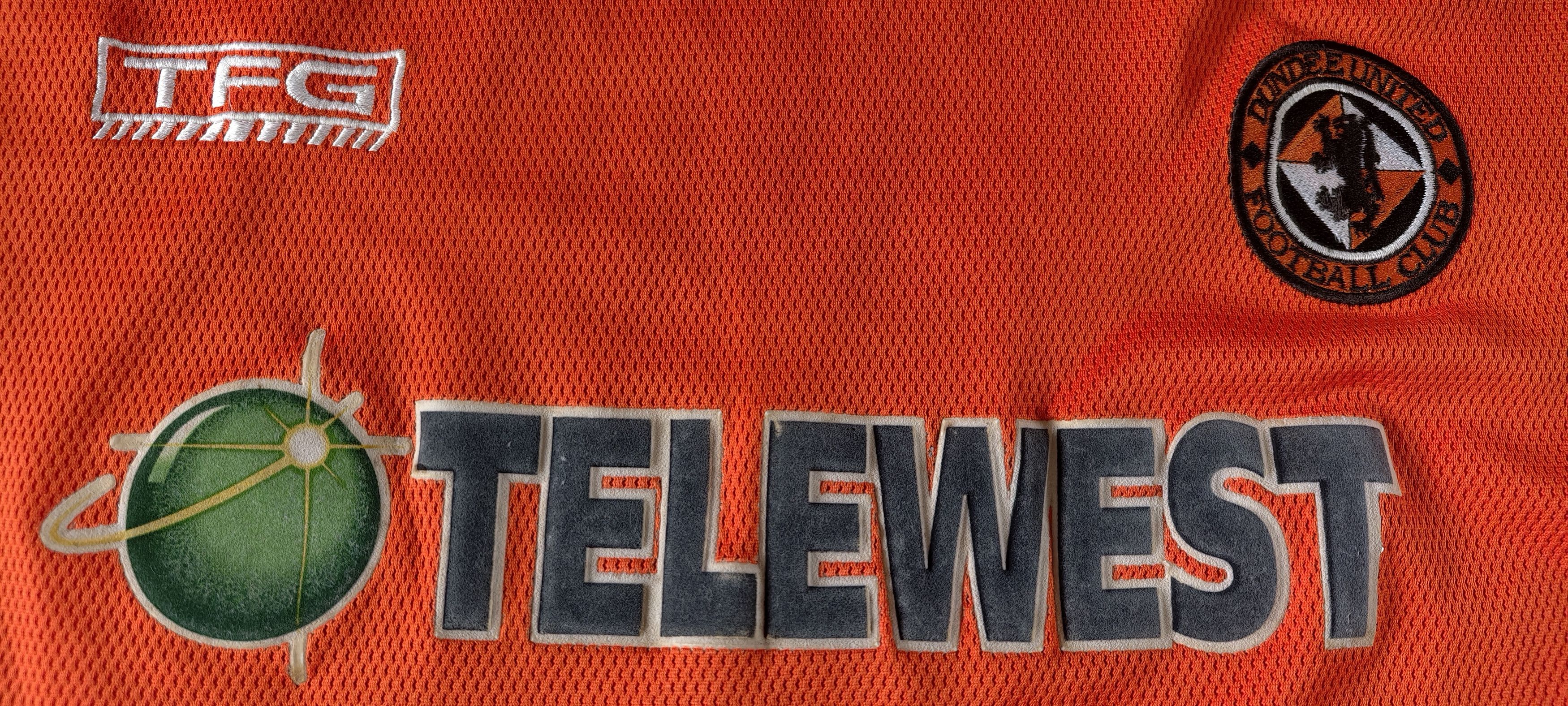 Other Dundee United 2000 Home jersey Scotland TFG Size US M / EU 48-50 / 2 - 2 Thumbnail