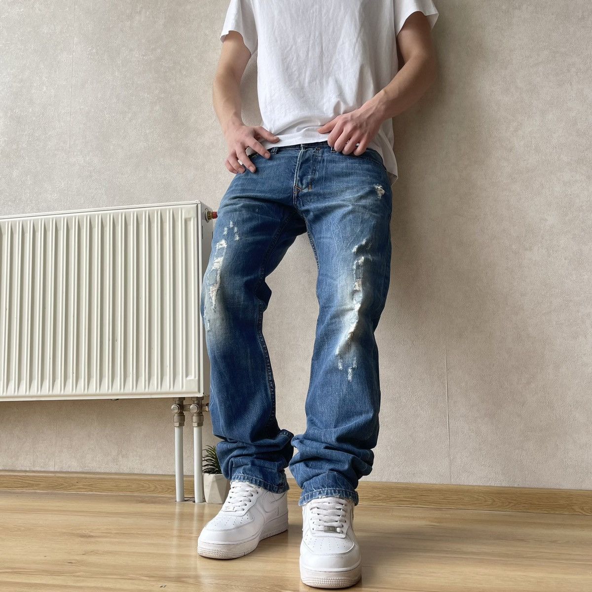 Diesel 90s Diesel Distressed Denim Jeans Y2K Grunge Straight Fit Size US 34 / EU 50 - 3 Thumbnail