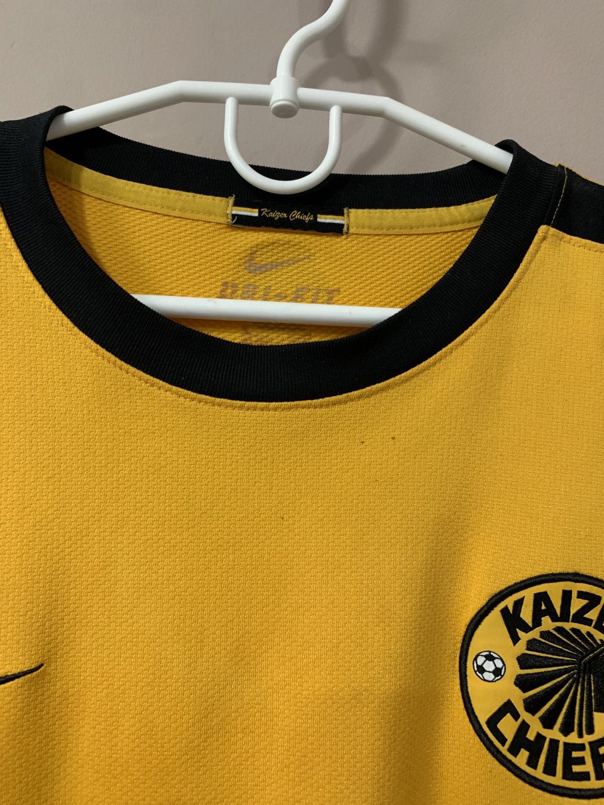 Nike KAIZER CHIEFS 2009/2010 HOME FOOTBALL SHIRT JERSEY Nike Size US XL / EU 56 / 4 - 6 Thumbnail