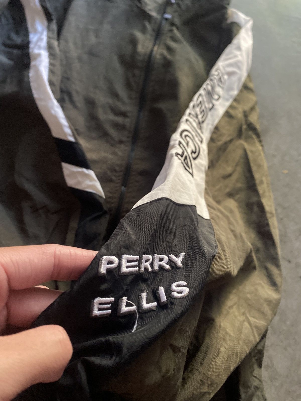 Perry Ellis Vintage Perry Ellis Windbreaker Size US XL / EU 56 / 4 - 5 Thumbnail