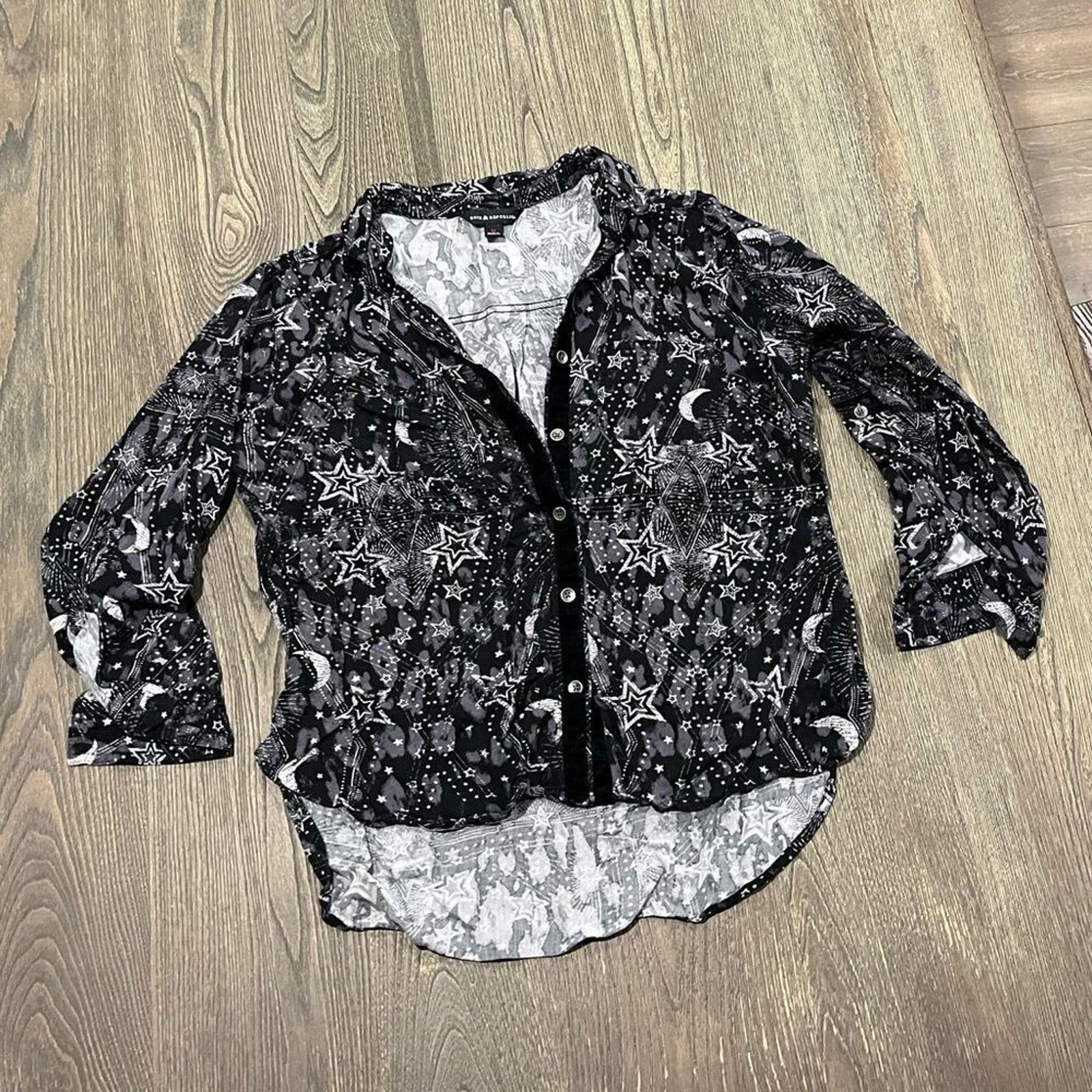 Rock & Republic Rock & Republic Button Up Shirt Celestial Stars Roll Tab M Size M / US 6-8 / IT 42-44 - 1 Thumbnail