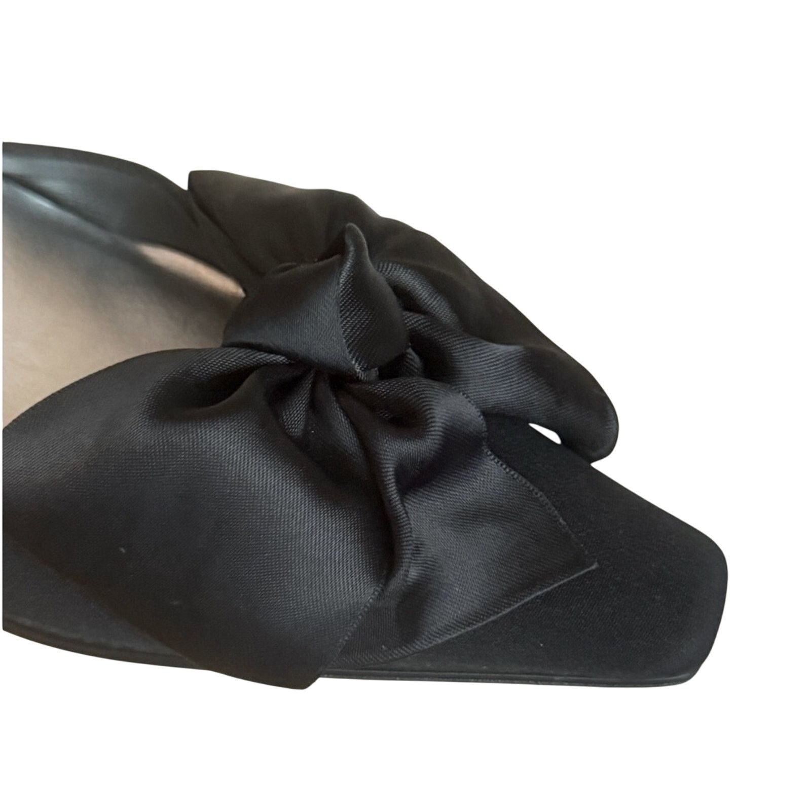 Stuart Weitzman Stuart Weitzman Vintage Loveknot Black Satin Pump 5.5 Size US 5.5 / IT 35.5 - 2 Thumbnail