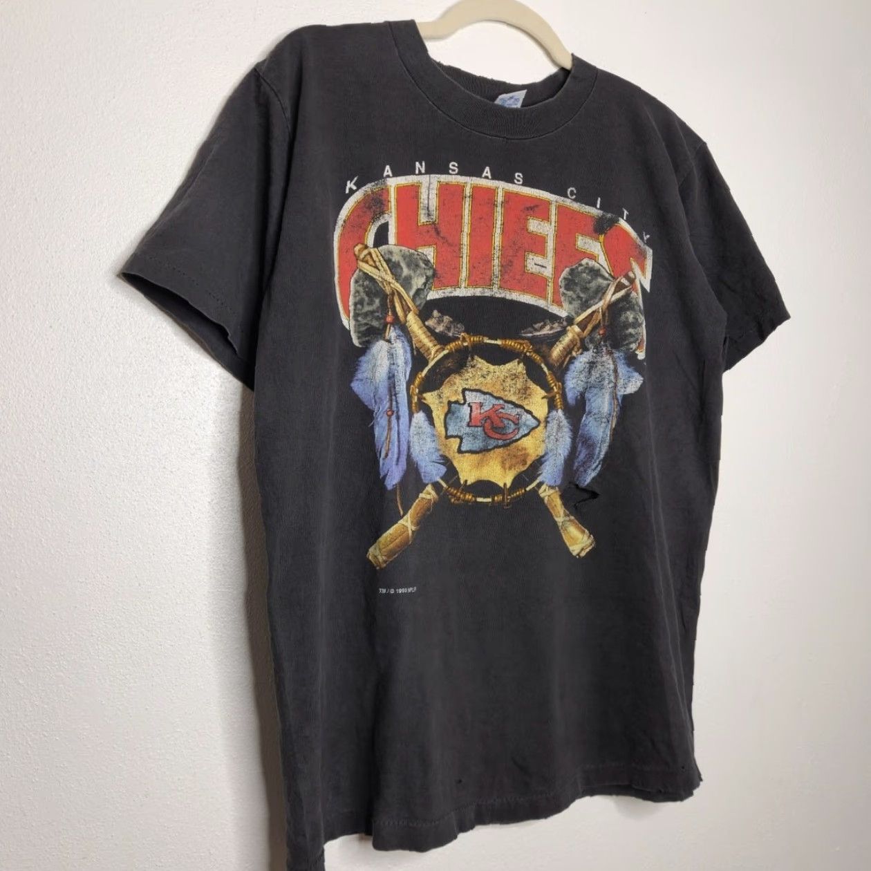 Vintage VINTAGE Kansas City Chiefs Distressed Grunge Worn 90s Salem Medium Faded Size US M / EU 48-50 / 2 - 2 Thumbnail