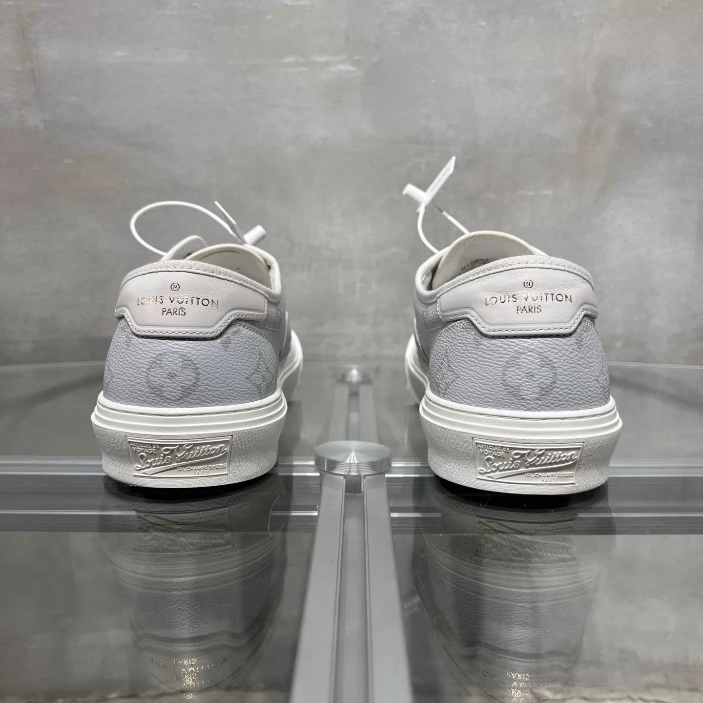 Louis Vuitton LV white and gray monogram sneakers UK7 (41) Size US 8 / EU 41 - 6 Thumbnail
