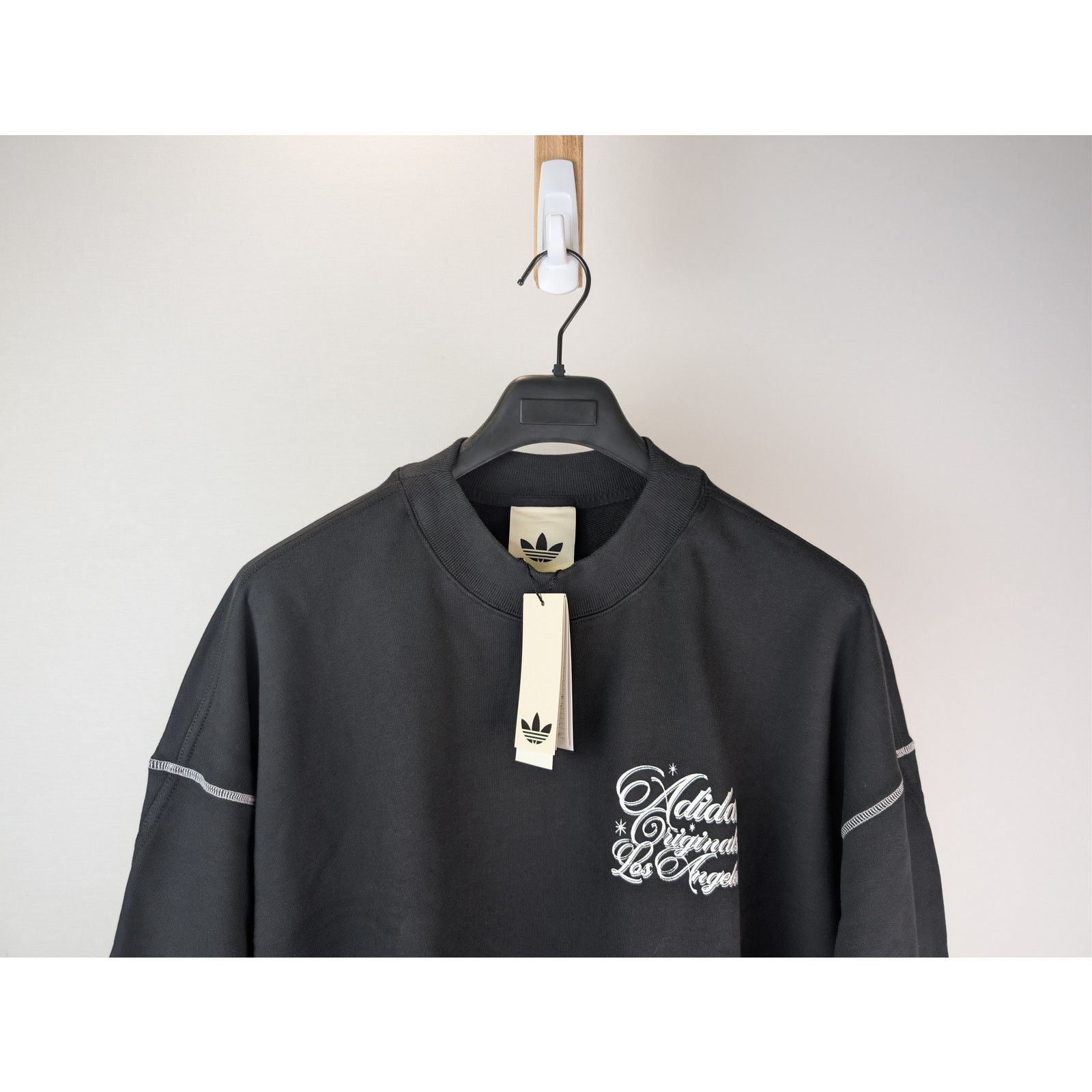 Adidas o1rshd1 Santa Monica Crewneck Sweatshirt in Black / White Size US XL / EU 56 / 4 - 4 Thumbnail