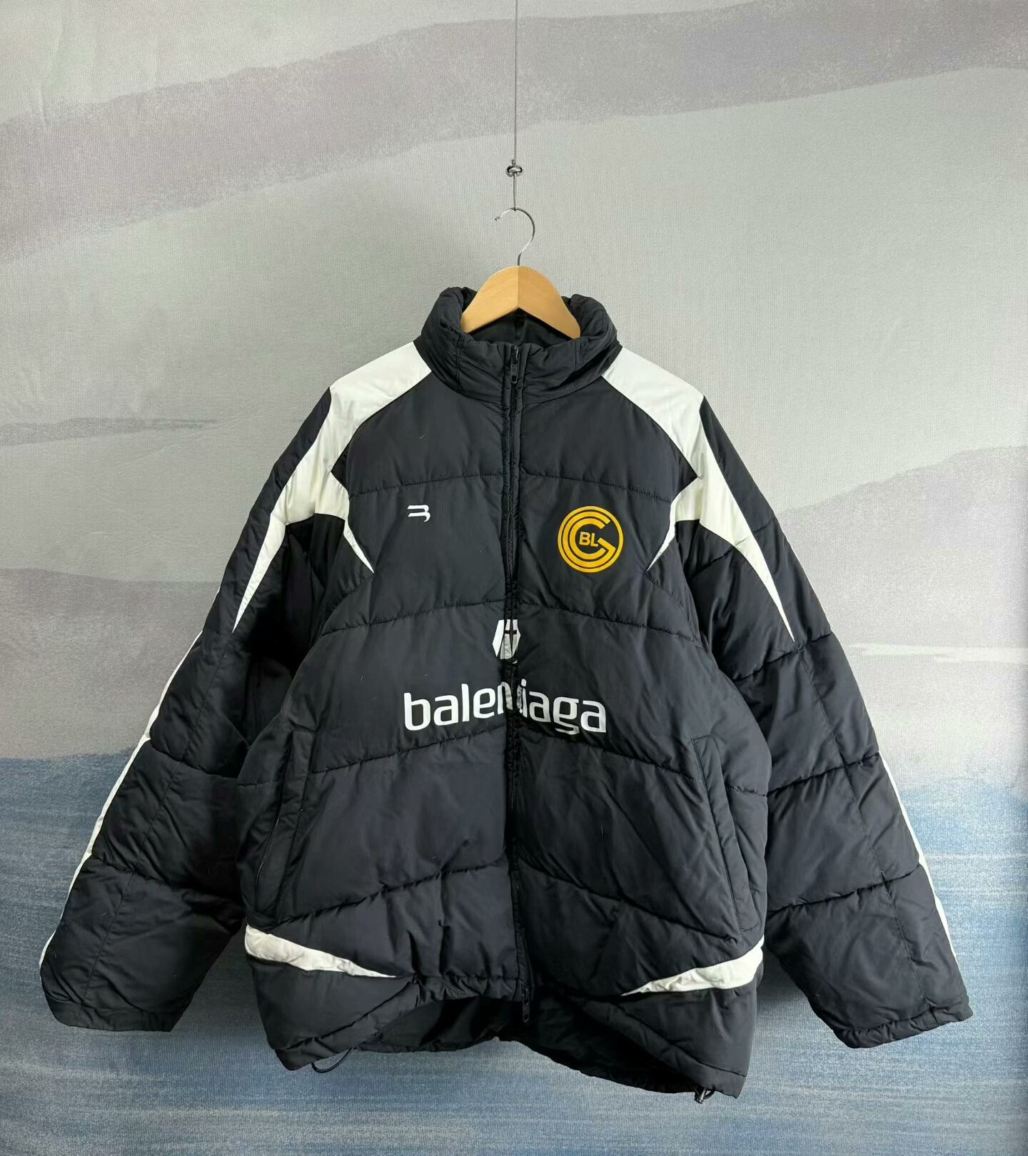 Balenciaga balenciaga black letter puffer jacket Size US L / EU 52-54 / 3 - 1 Thumbnail